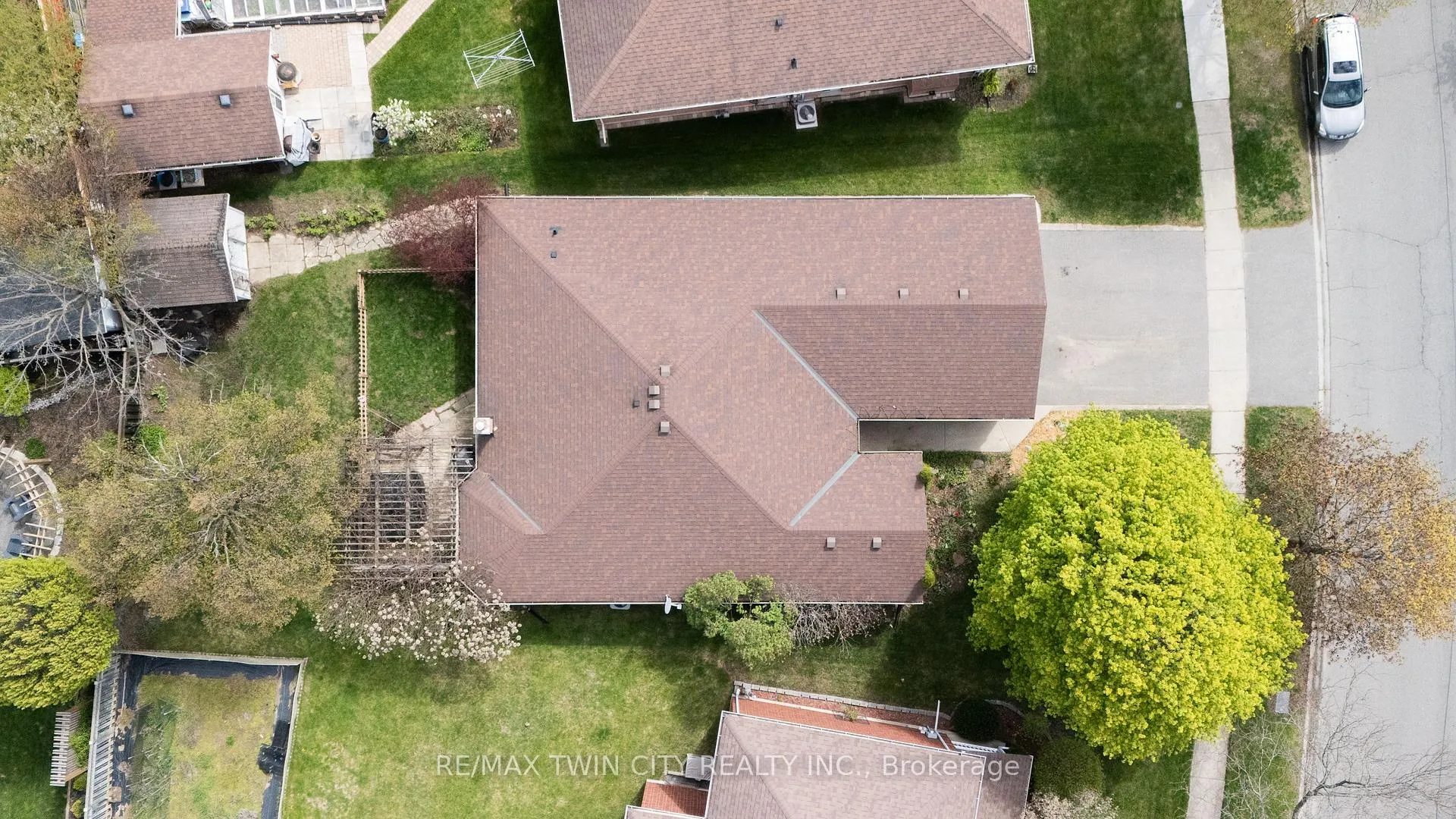 Photo 35 of 44 Blackfriar Lane, Brantford — HOMEH