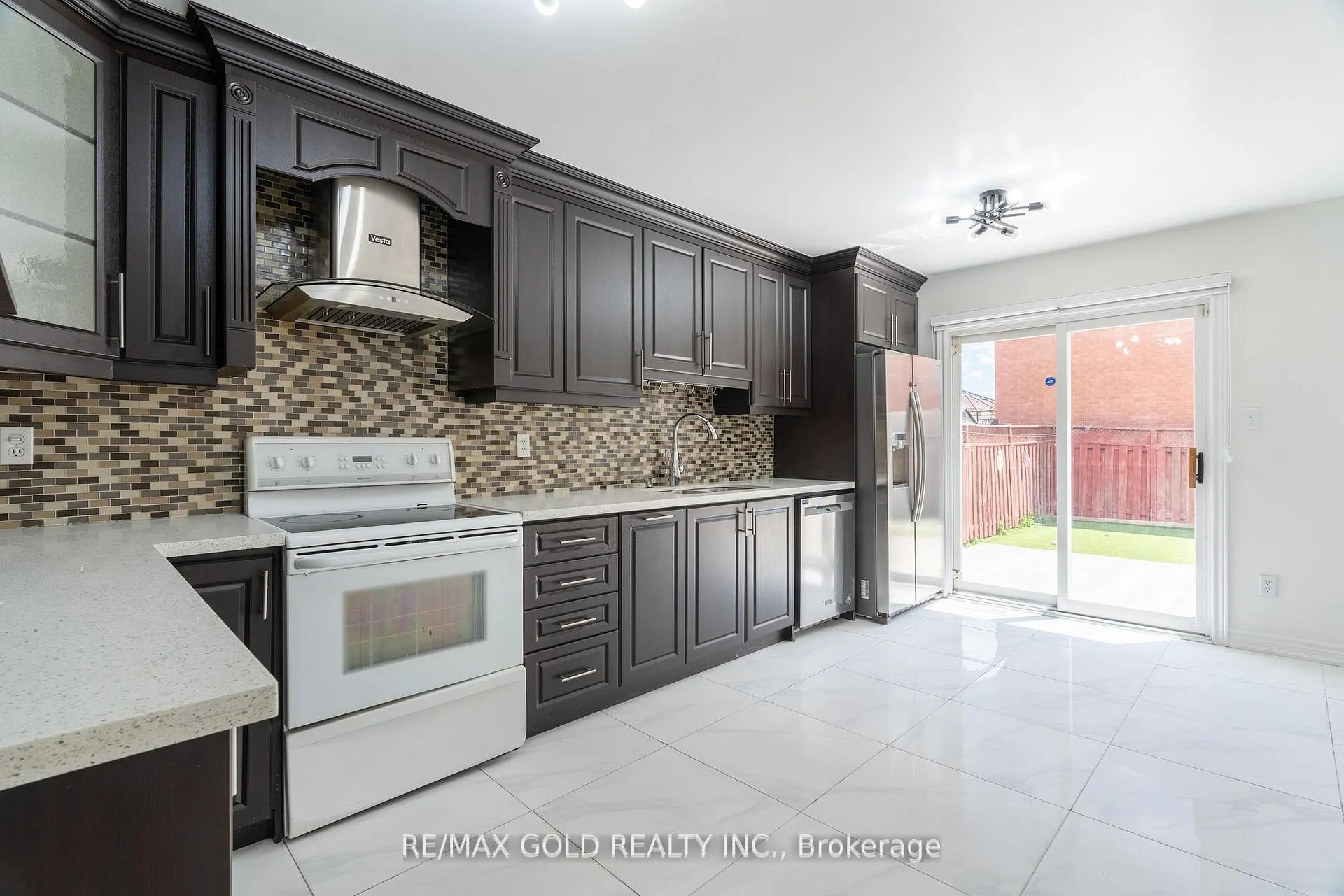 Photo 10 of 51 Tigerlily Place, Brampton, Sandringham-Wellington — HOMEH
