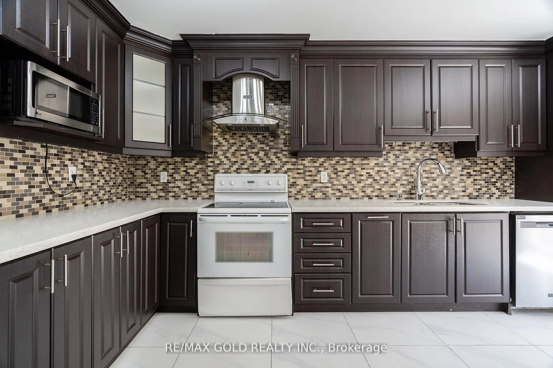 Photo 11 of 51 Tigerlily Place, Brampton, Sandringham-Wellington — HOMEH