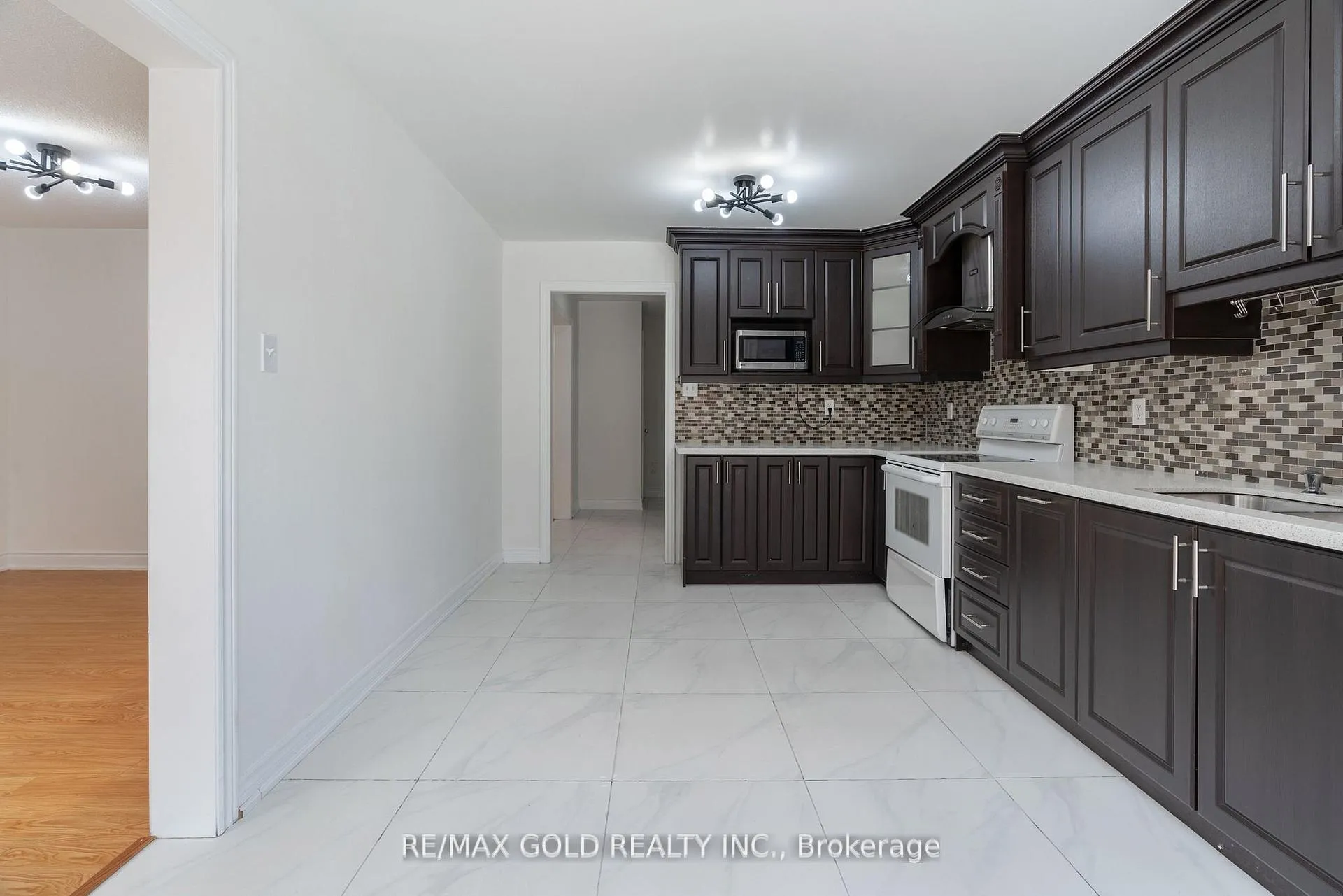 Photo 13 of 51 Tigerlily Place, Brampton, Sandringham-Wellington — HOMEH