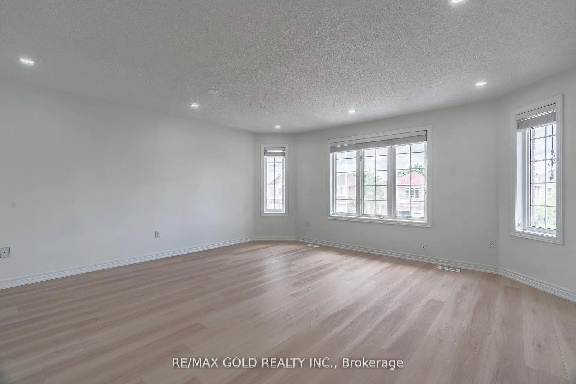 Photo 21 of 51 Tigerlily Place, Brampton, Sandringham-Wellington — HOMEH