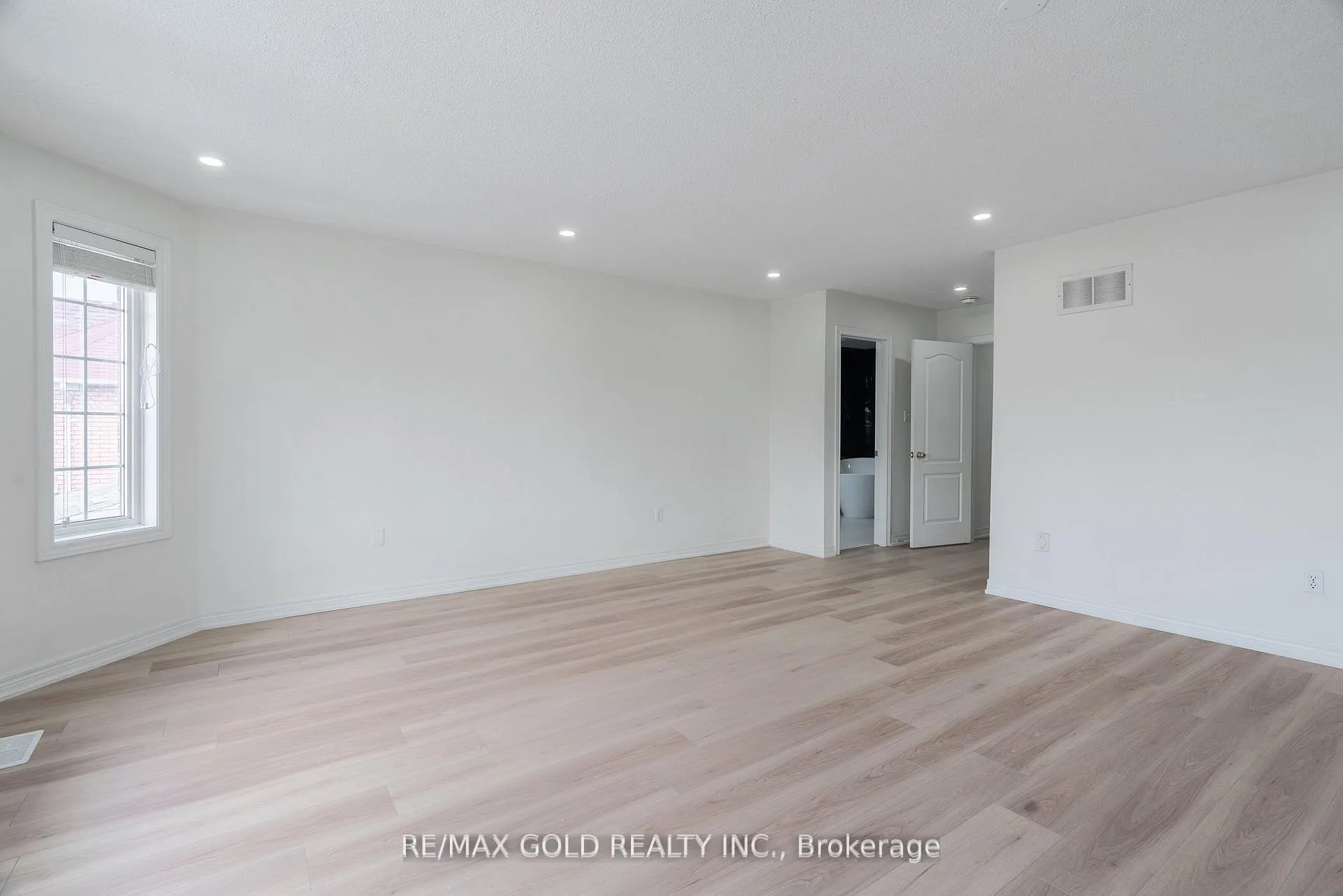 Photo 23 of 51 Tigerlily Place, Brampton, Sandringham-Wellington — HOMEH