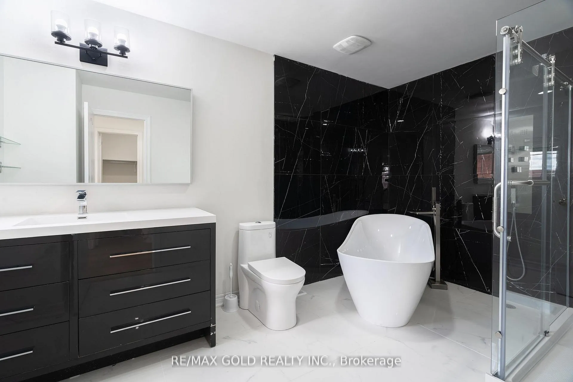 Photo 24 of 51 Tigerlily Place, Brampton, Sandringham-Wellington — HOMEH