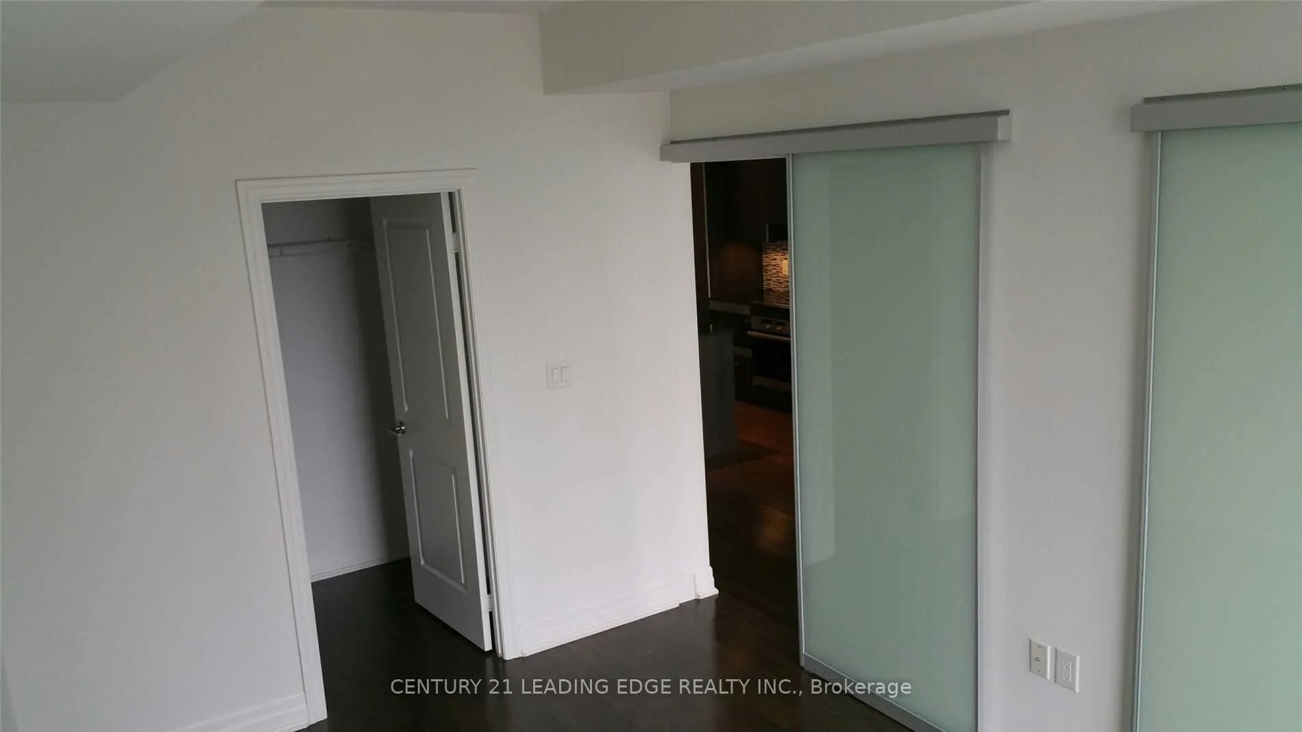 Photo 16 of Unit 3406, 8 The Esplanade Avenue, Toronto, Waterfront Communities — HOMEH