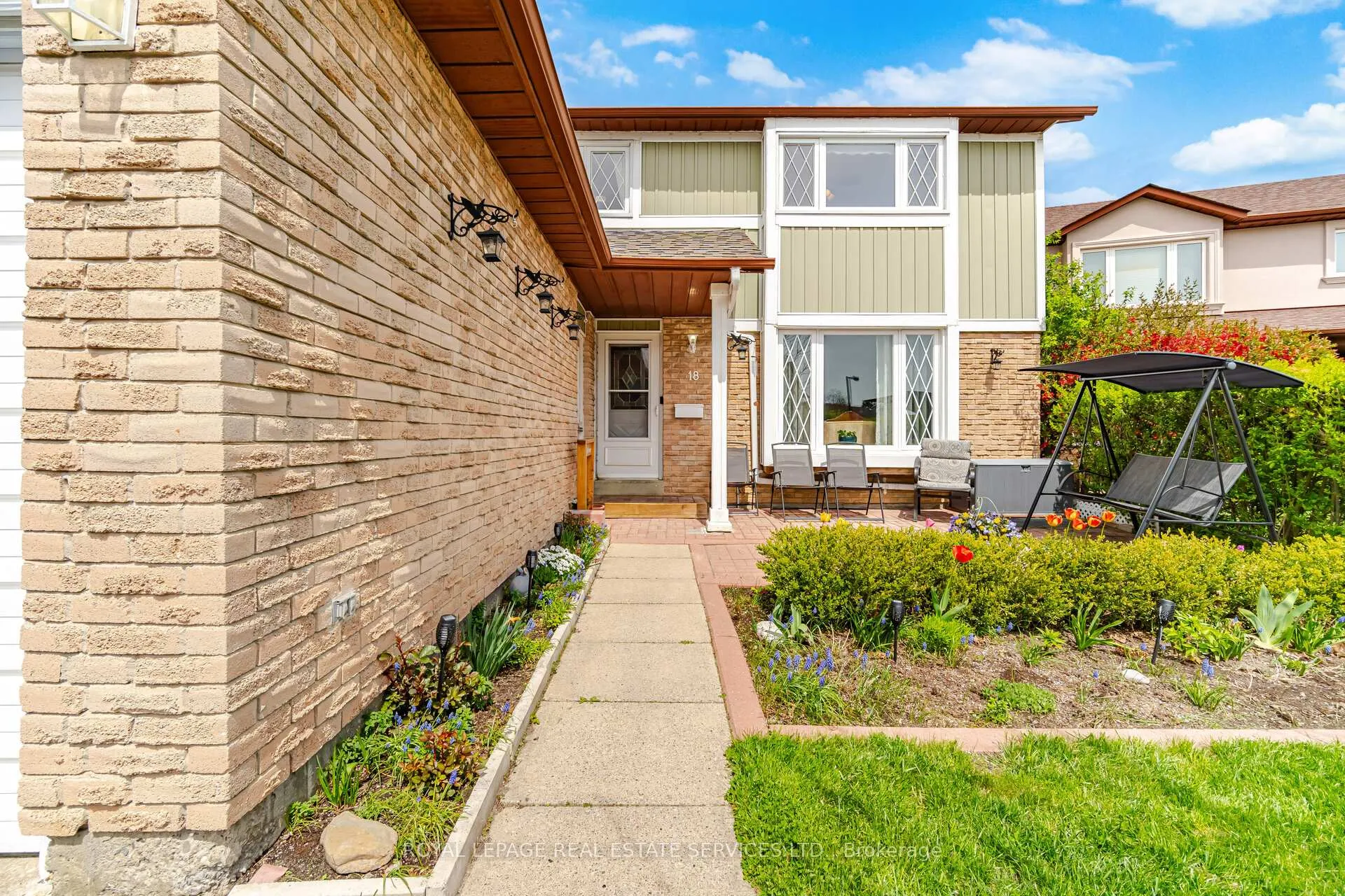 Photo 3 of 18 Wolverton Crescent, Brampton, Central Park — HOMEH