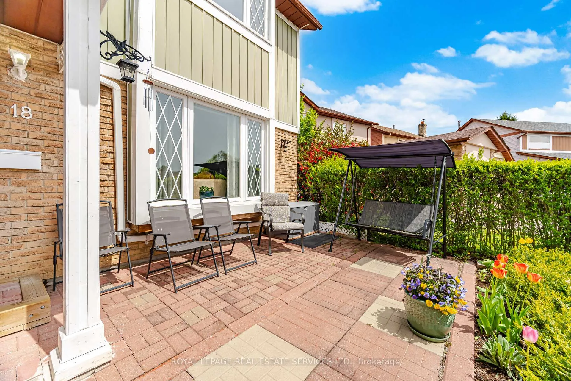 Photo 4 of 18 Wolverton Crescent, Brampton, Central Park — HOMEH