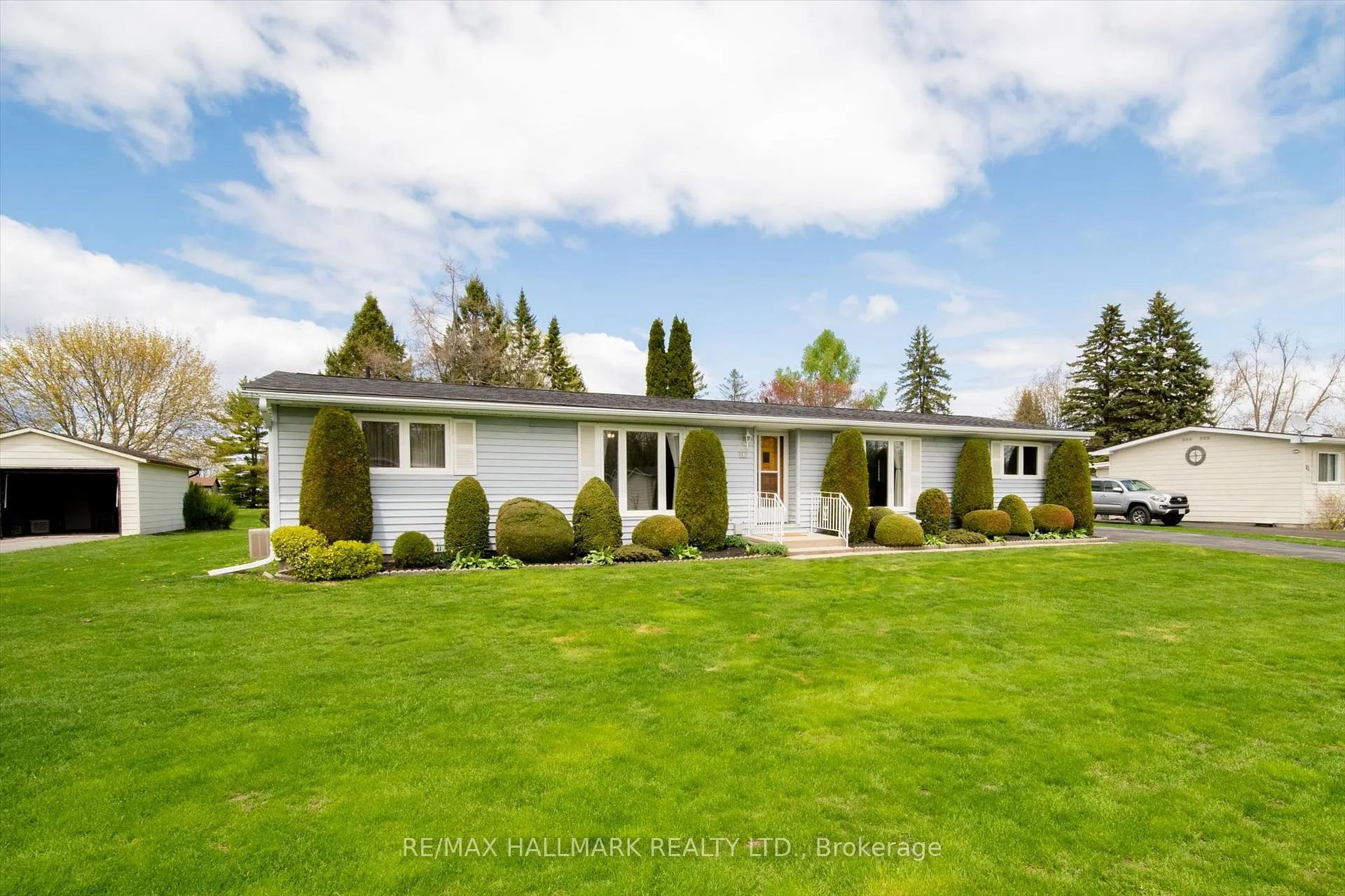 Photo 1 of 59 Damsel Circle, Georgina, Sutton & Jackson's Point — HOMEH