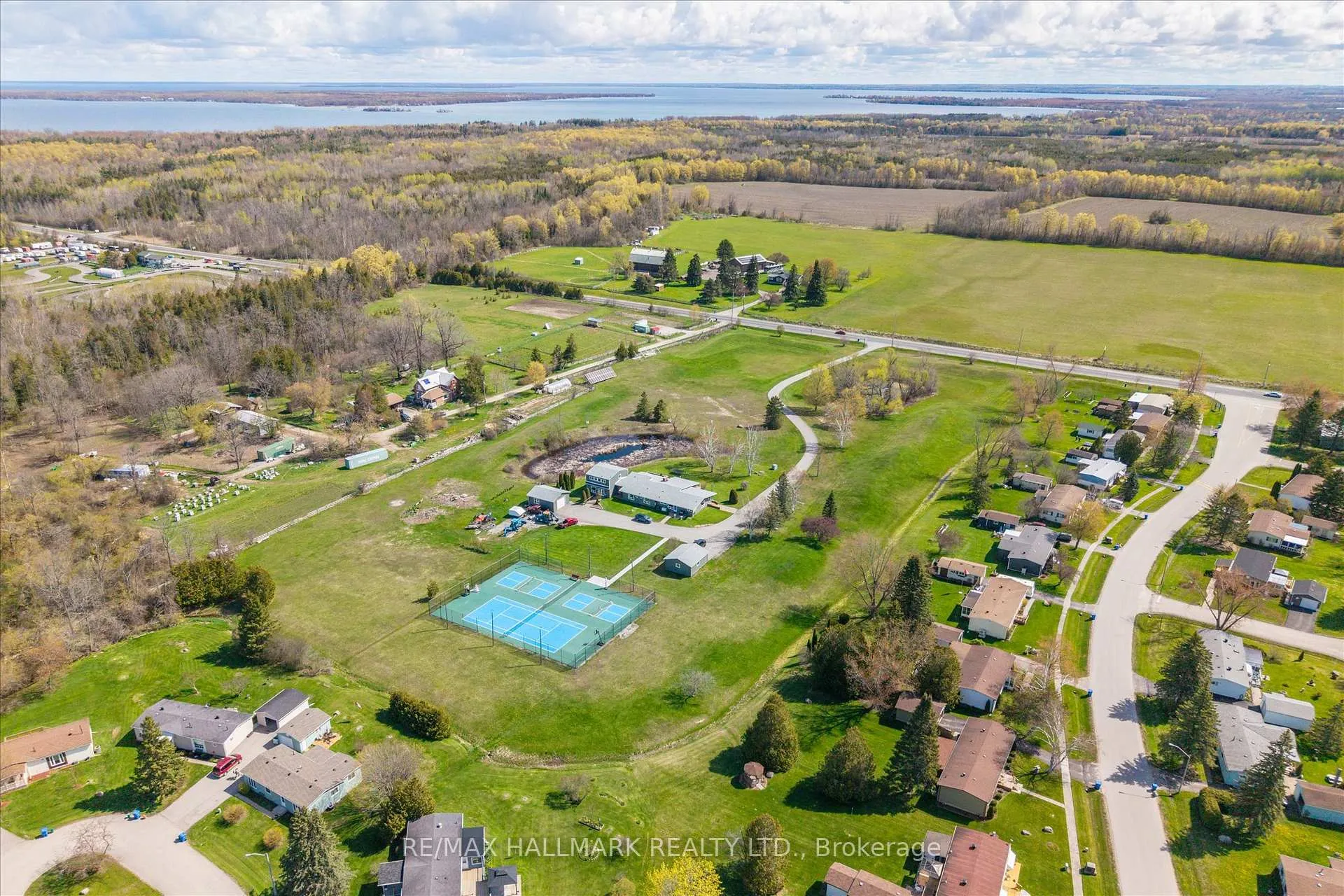 Photo 47 of 59 Damsel Circle, Georgina, Sutton & Jackson's Point — HOMEH