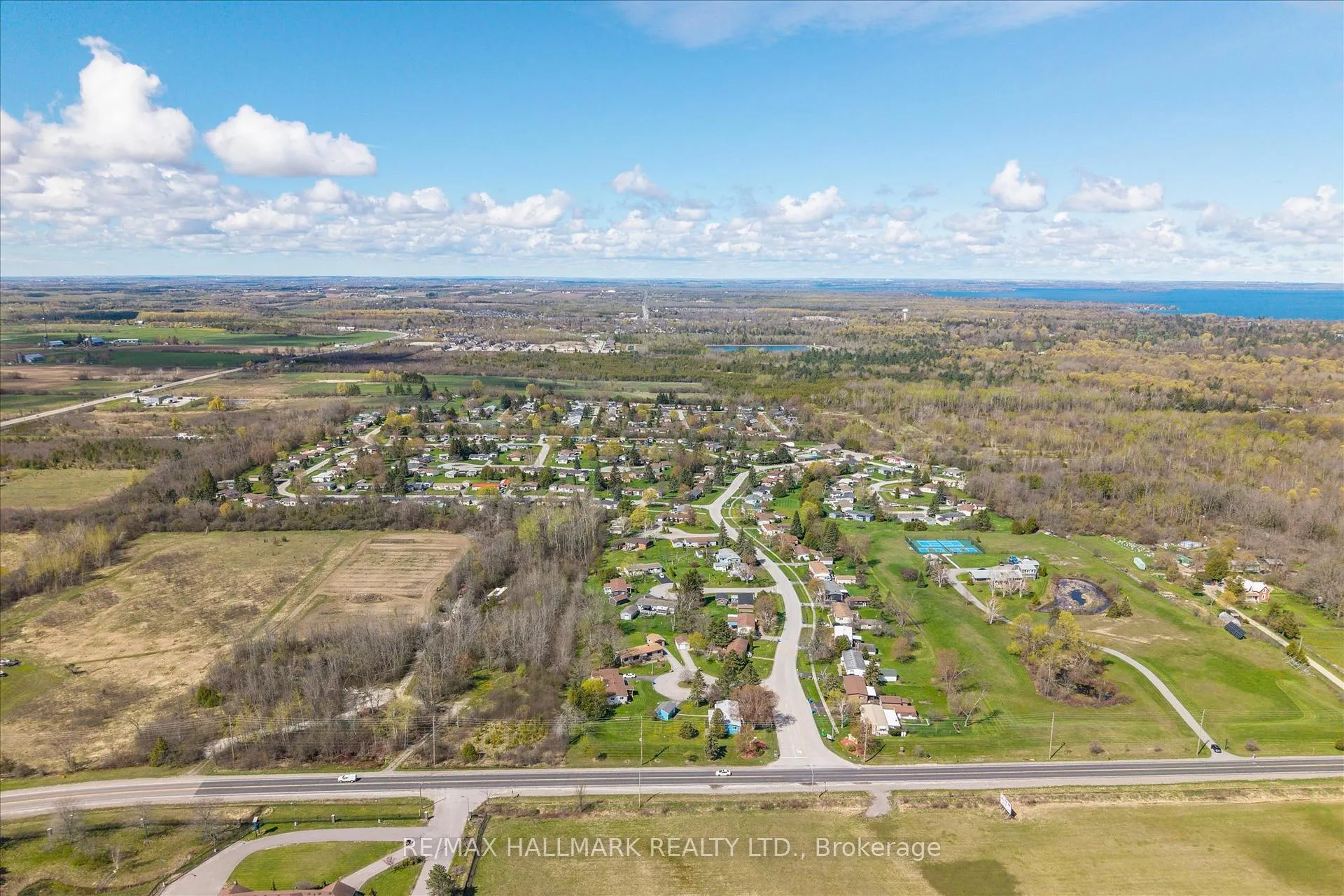 Photo 49 of 59 Damsel Circle, Georgina, Sutton & Jackson's Point — HOMEH