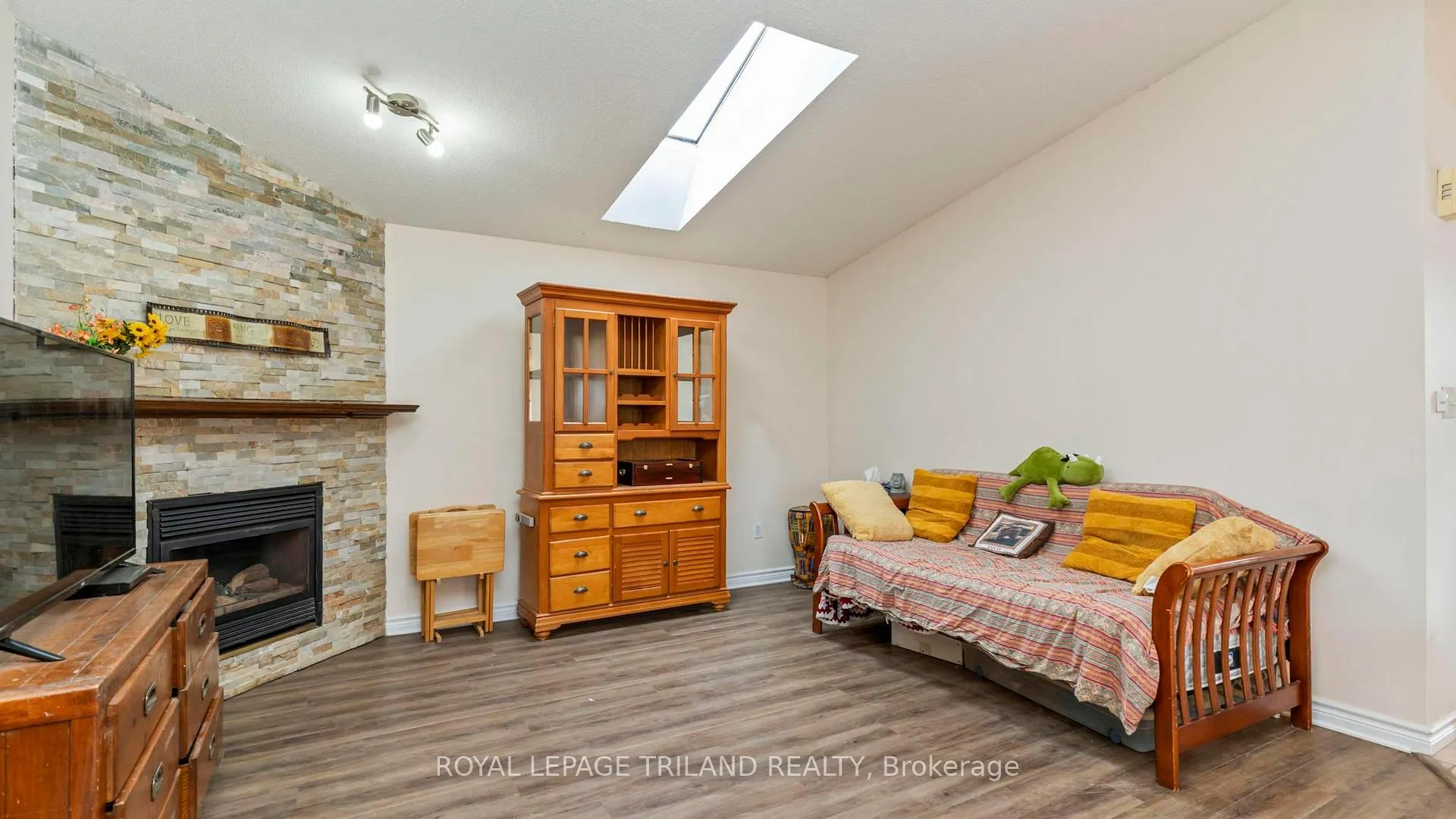 Photo 7 of 57 Simms Court, London, South T — HOMEH