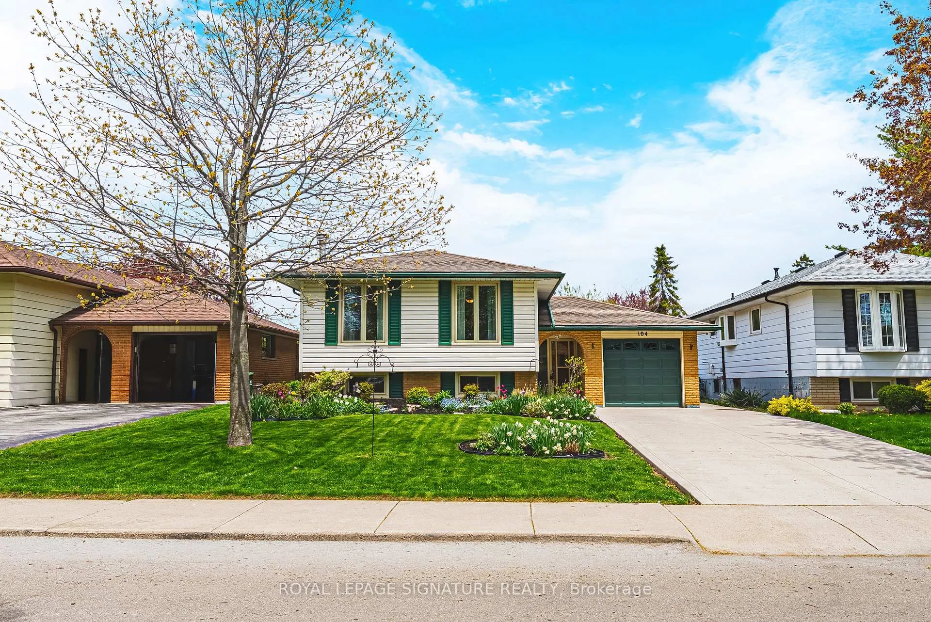 Photo 1 of 104 Gardiner Drive, Hamilton, Gilkson — HOMEH