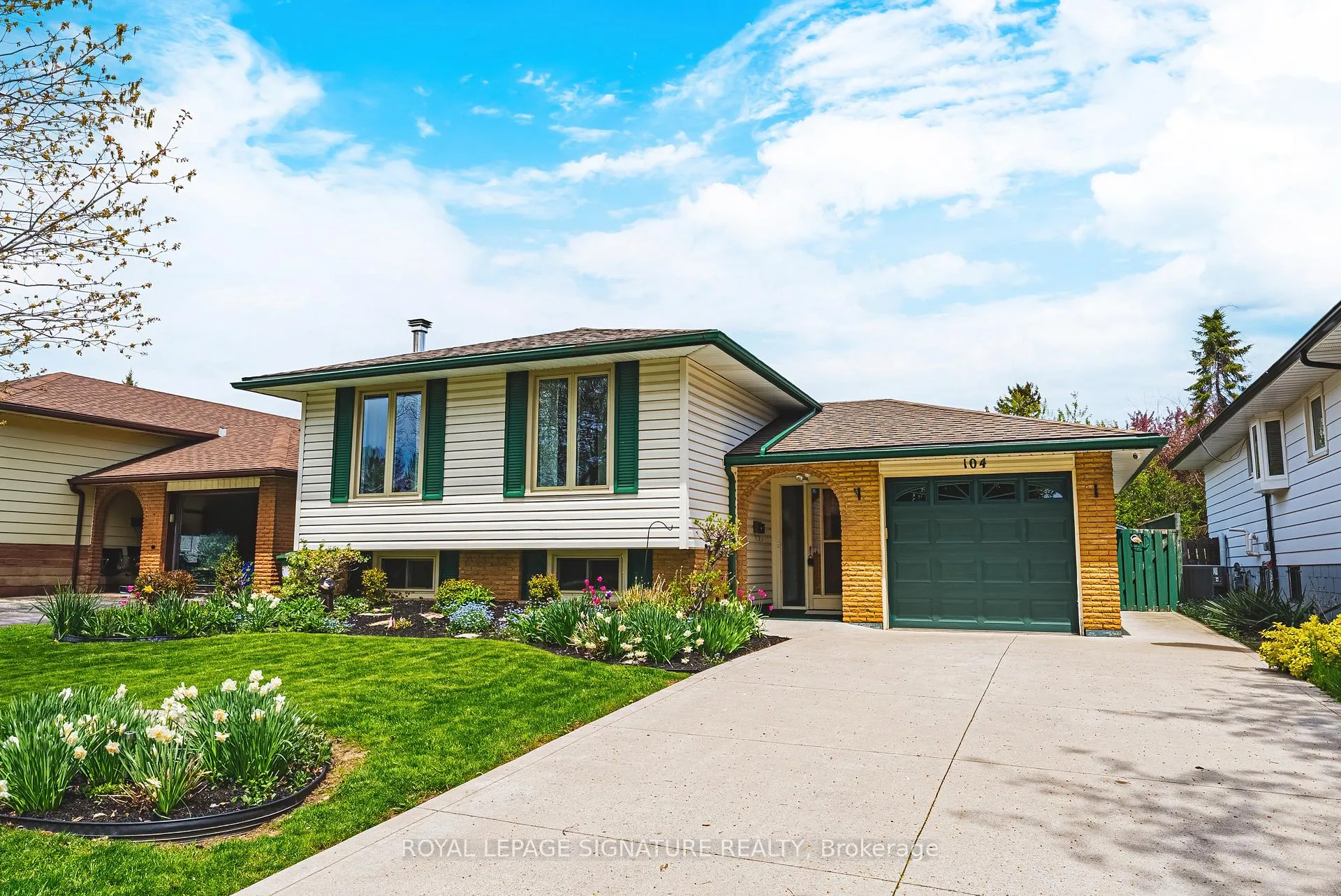 Photo 2 of 104 Gardiner Drive, Hamilton, Gilkson — HOMEH