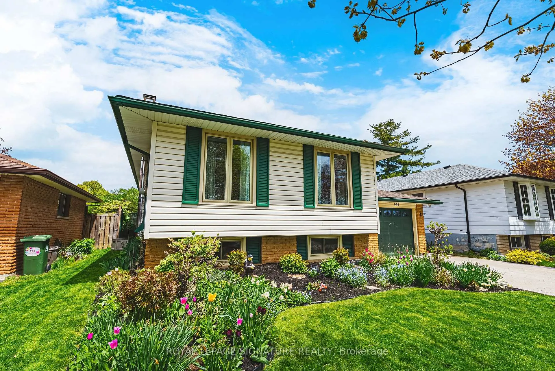 Photo 4 of 104 Gardiner Drive, Hamilton, Gilkson — HOMEH