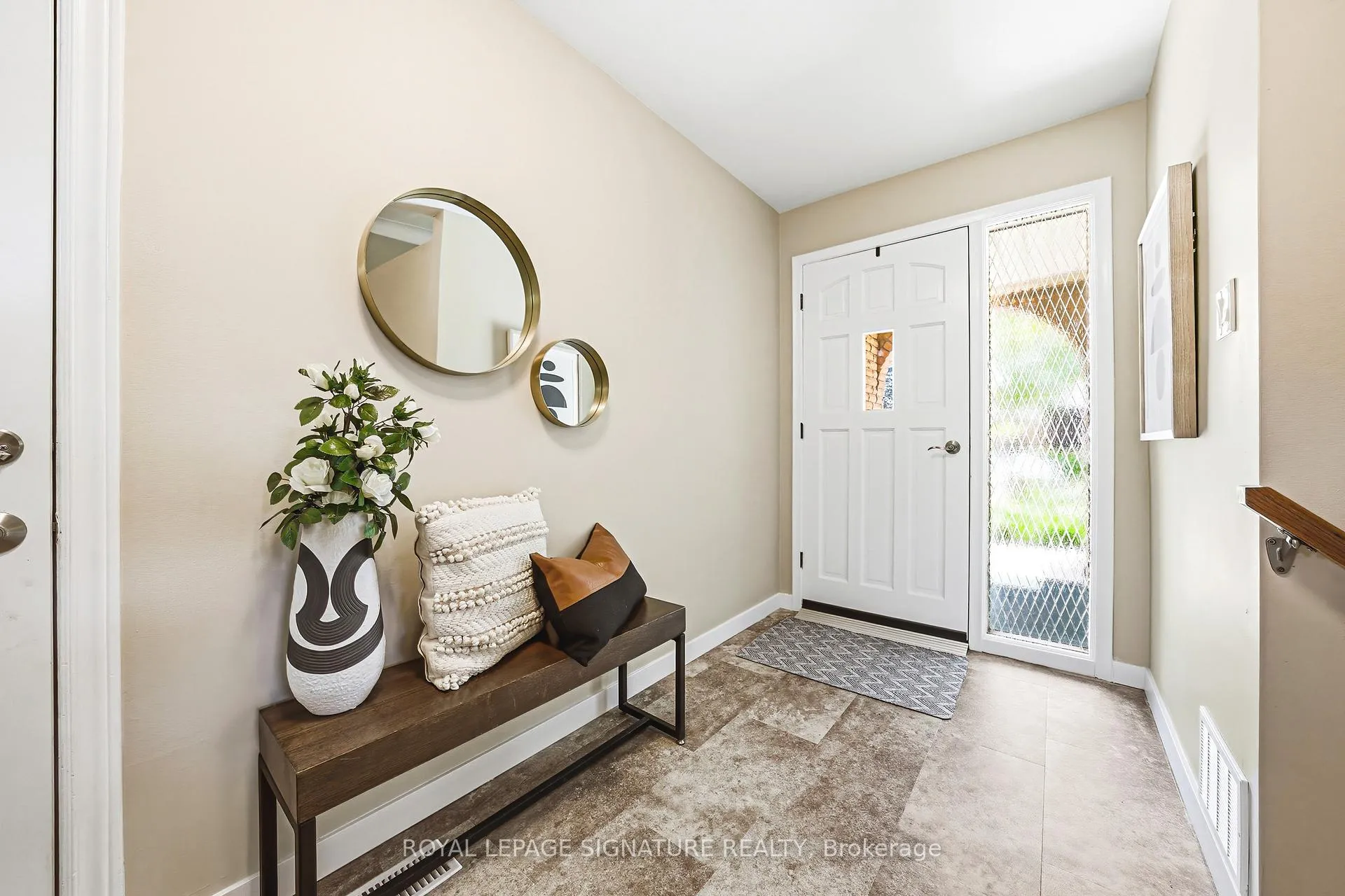 Photo 5 of 104 Gardiner Drive, Hamilton, Gilkson — HOMEH