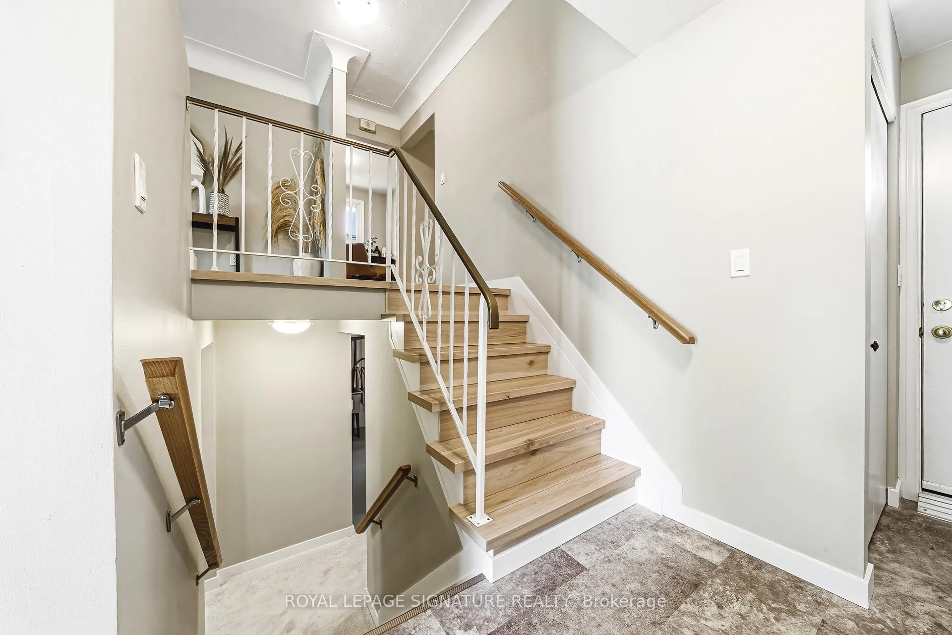 Photo 6 of 104 Gardiner Drive, Hamilton, Gilkson — HOMEH