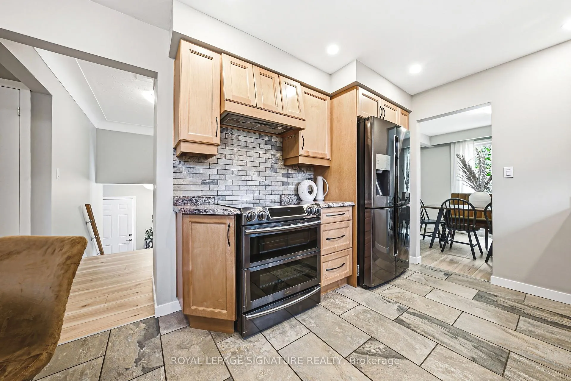 Photo 10 of 104 Gardiner Drive, Hamilton, Gilkson — HOMEH