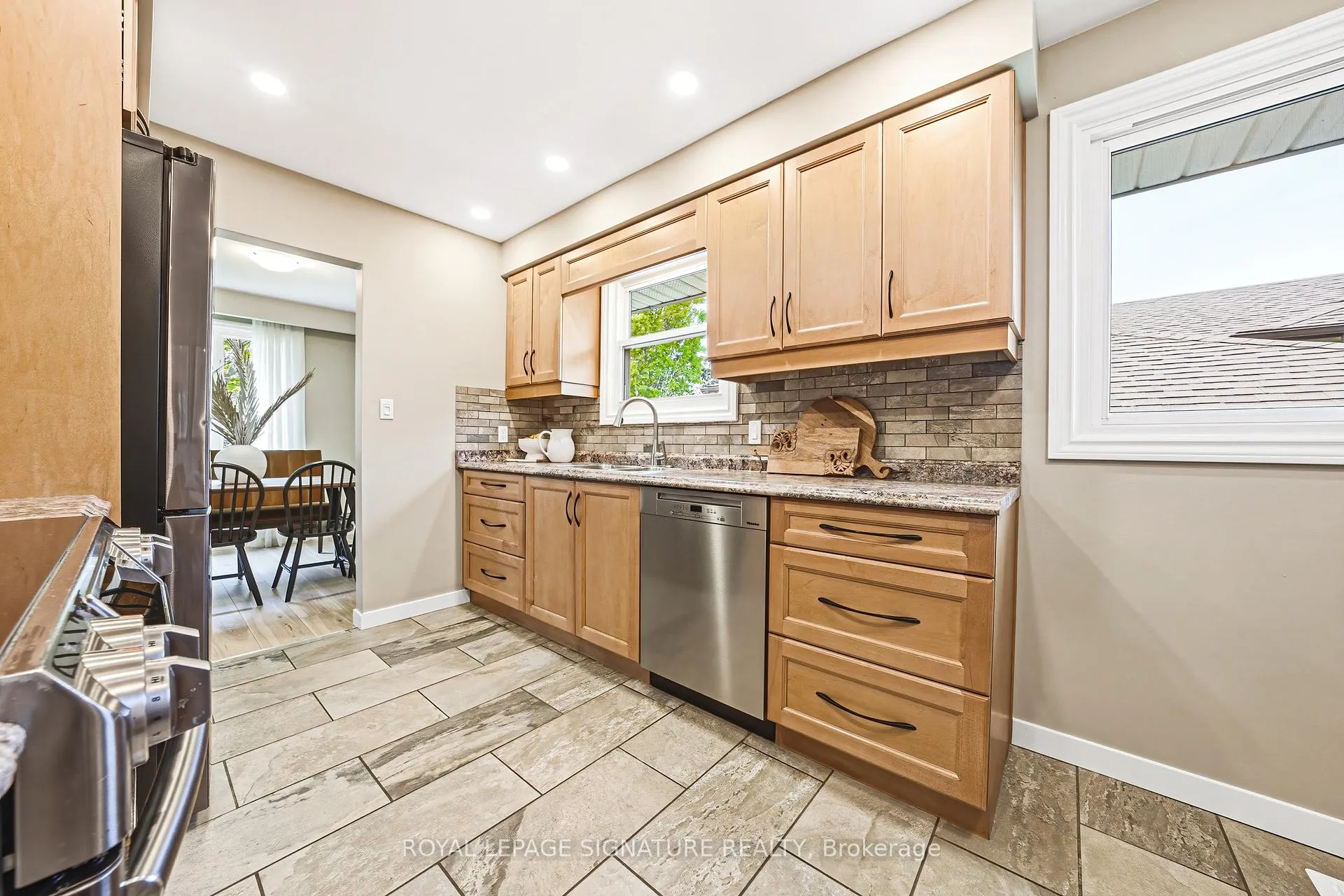Photo 11 of 104 Gardiner Drive, Hamilton, Gilkson — HOMEH