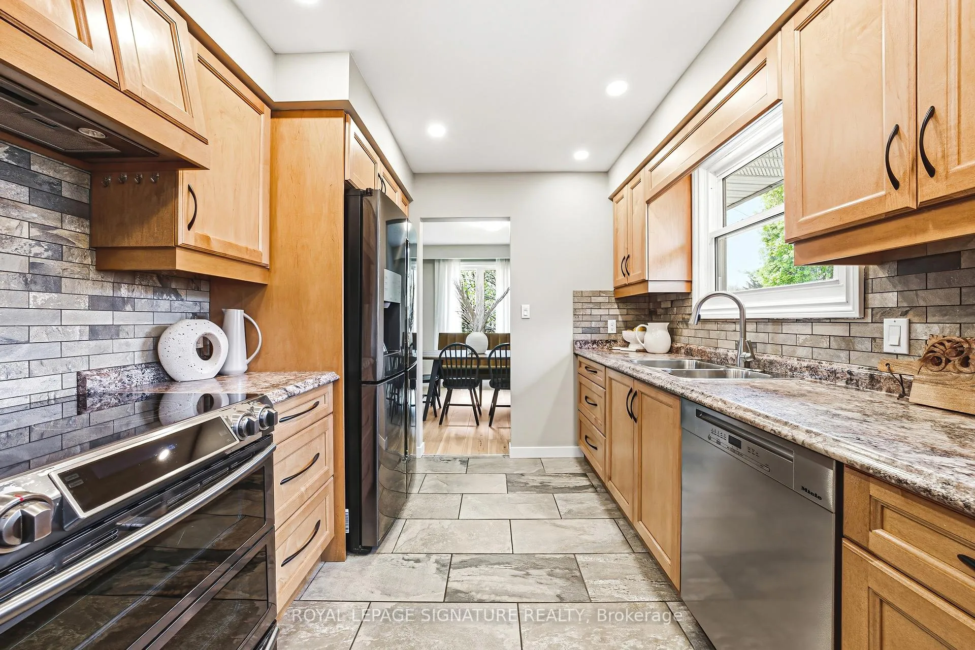 Photo 13 of 104 Gardiner Drive, Hamilton, Gilkson — HOMEH
