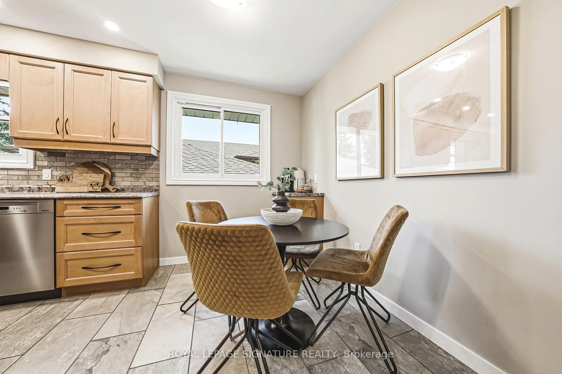 Photo 14 of 104 Gardiner Drive, Hamilton, Gilkson — HOMEH