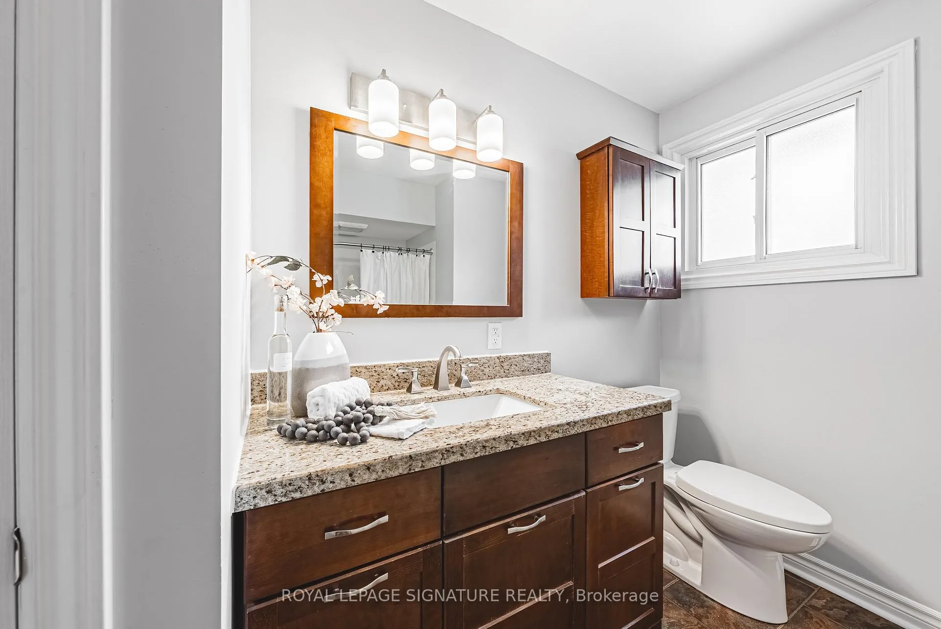 Photo 18 of 104 Gardiner Drive, Hamilton, Gilkson — HOMEH