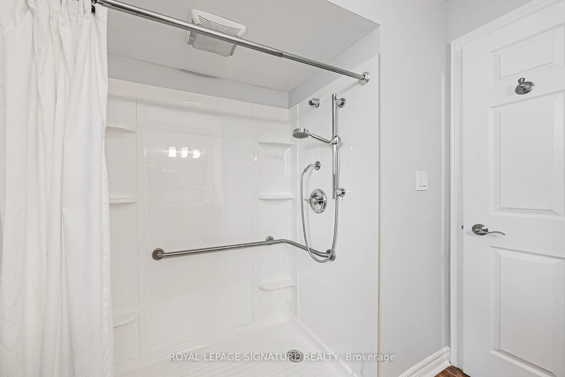 Photo 19 of 104 Gardiner Drive, Hamilton, Gilkson — HOMEH
