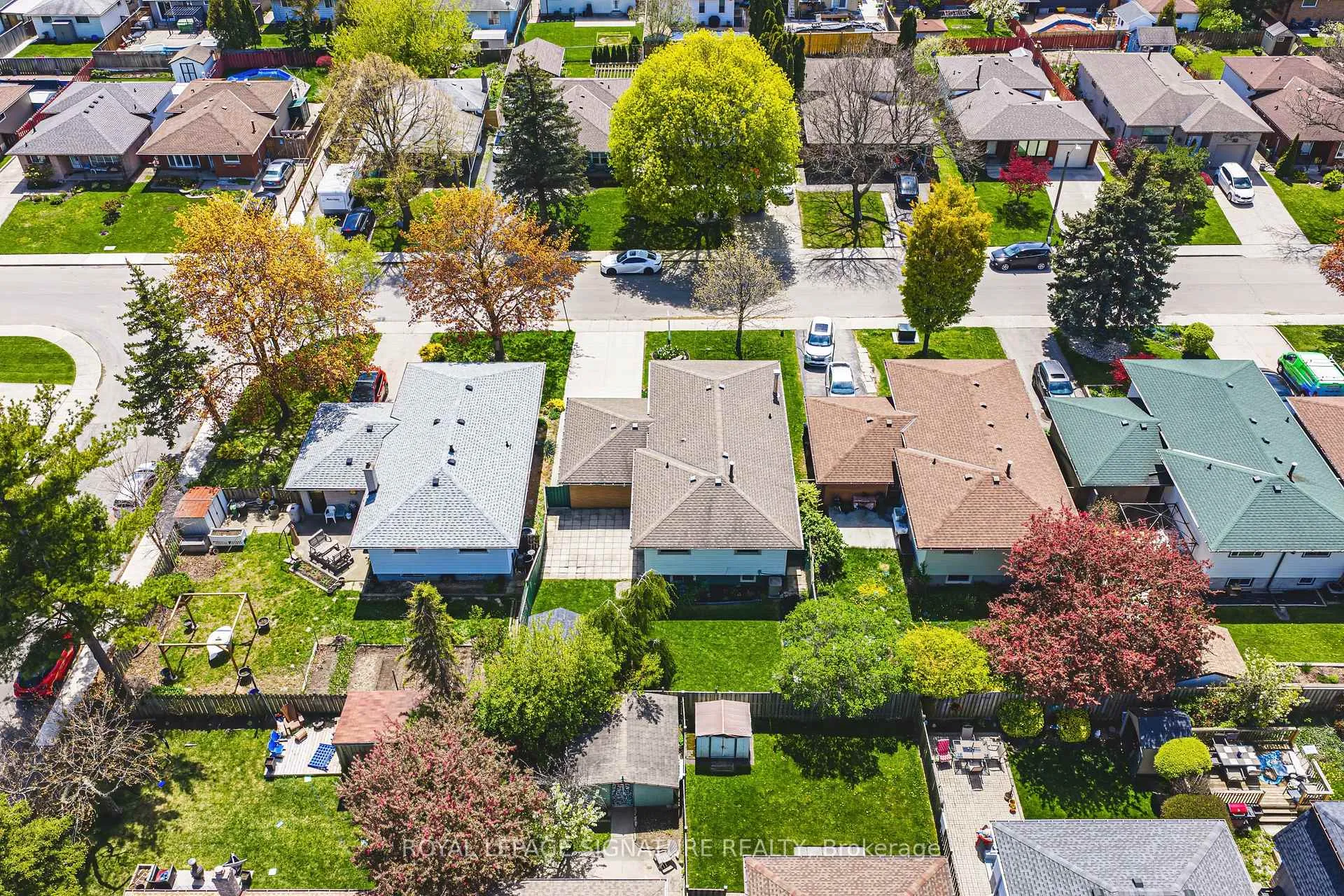 Photo 33 of 104 Gardiner Drive, Hamilton, Gilkson — HOMEH