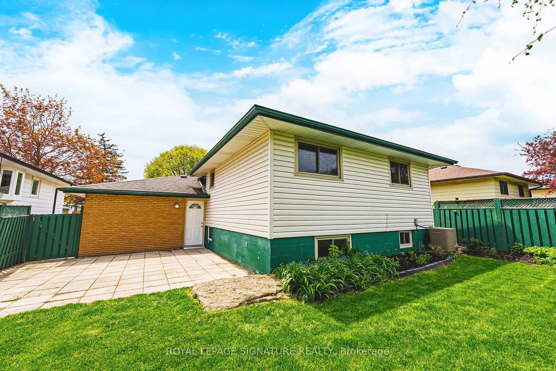 Photo 35 of 104 Gardiner Drive, Hamilton, Gilkson — HOMEH