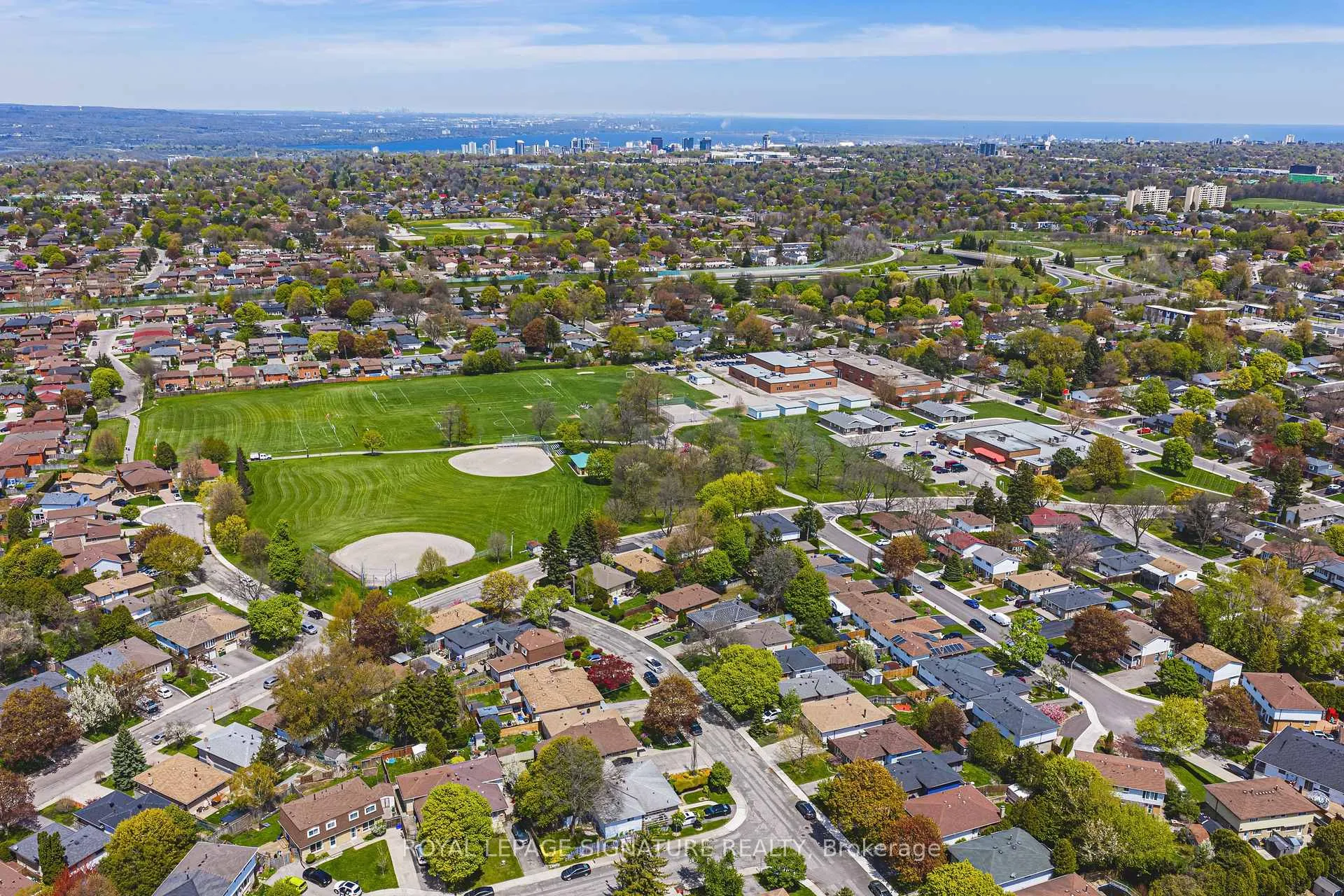 Photo 41 of 104 Gardiner Drive, Hamilton, Gilkson — HOMEH