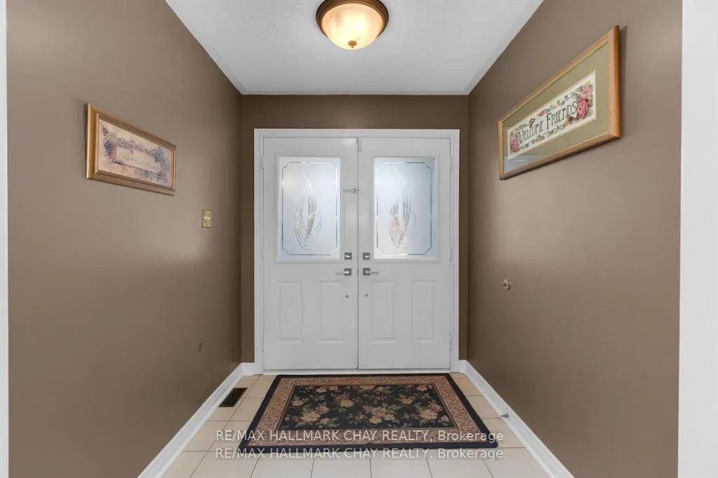 Photo 4 of 82 Bishop Drive, Barrie, Ardagh — HOMEH
