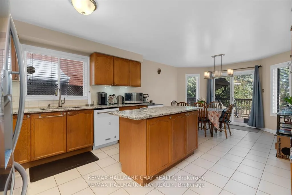 Photo 10 of 82 Bishop Drive, Barrie, Ardagh — HOMEH
