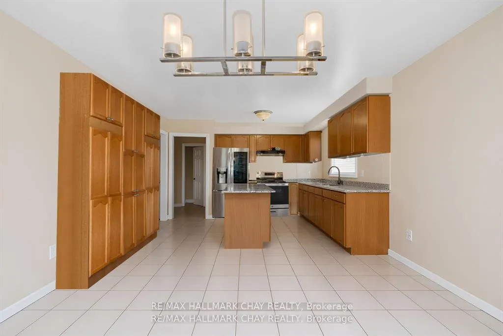 Photo 11 of 82 Bishop Drive, Barrie, Ardagh — HOMEH
