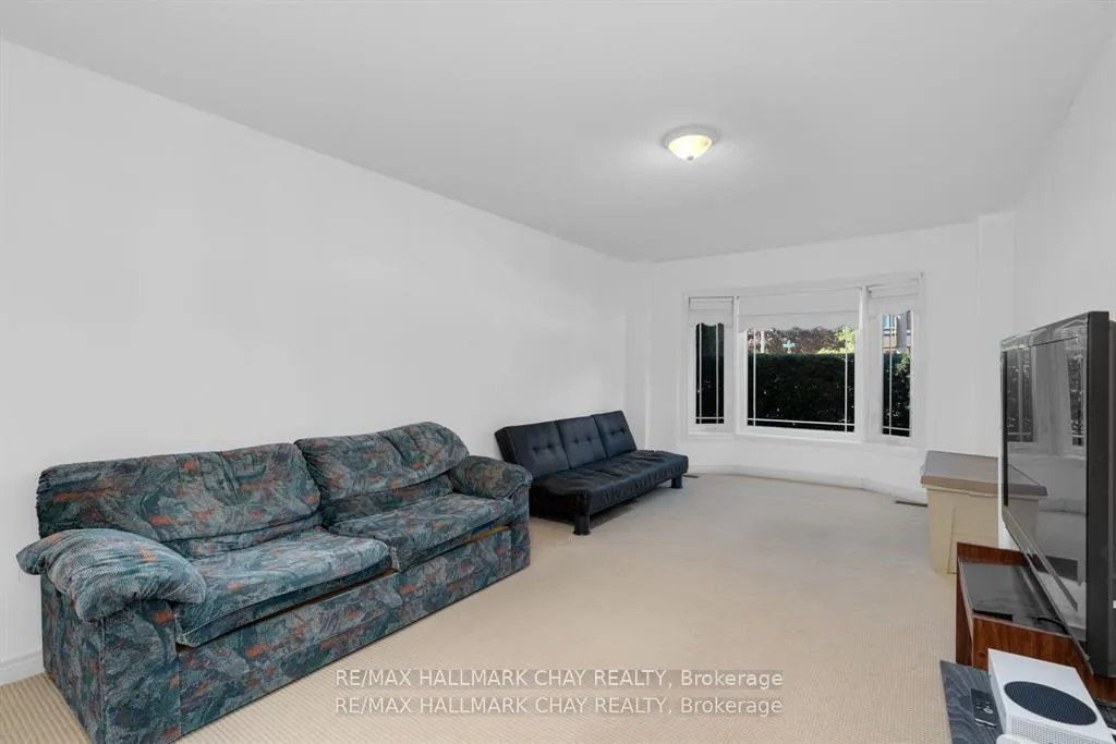 Photo 17 of 82 Bishop Drive, Barrie, Ardagh — HOMEH