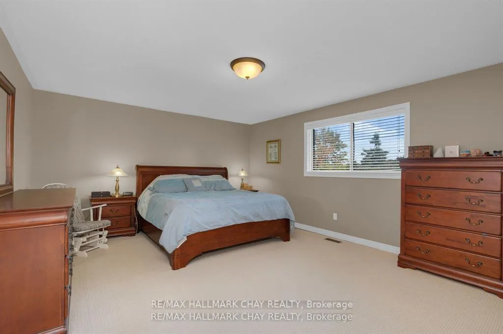 Photo 23 of 82 Bishop Drive, Barrie, Ardagh — HOMEH