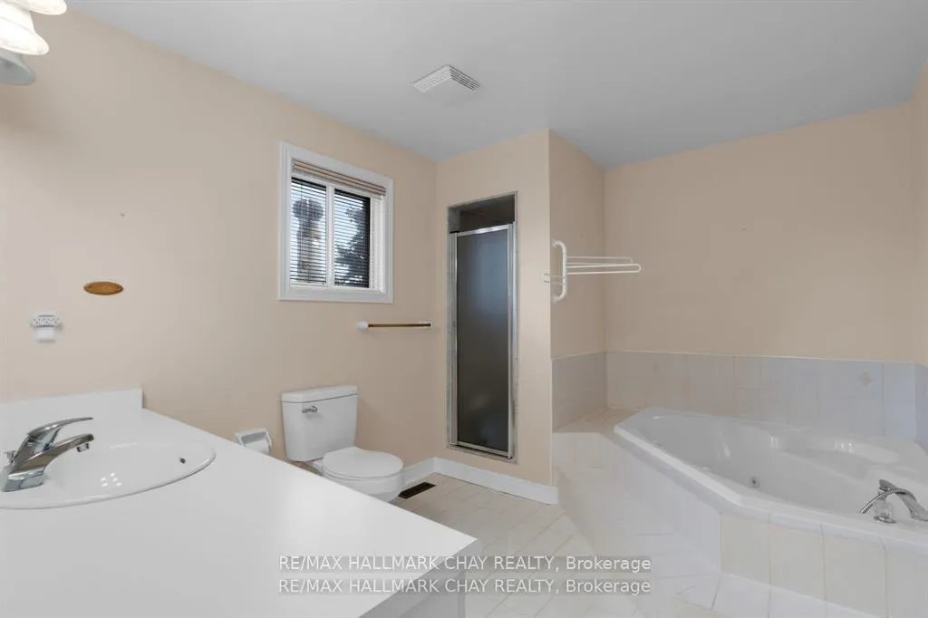 Photo 25 of 82 Bishop Drive, Barrie, Ardagh — HOMEH