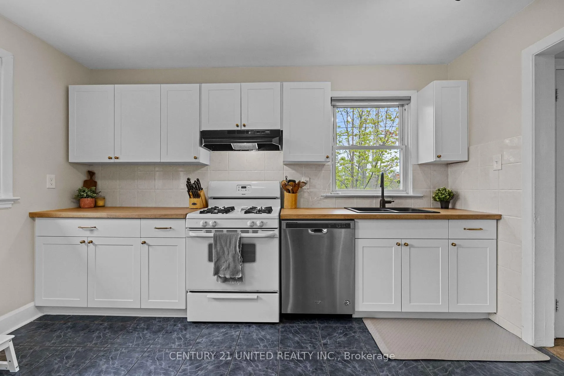 Photo 8 of 605 Harold Drive, Peterborough, Otonabee Ward 1 — HOMEH
