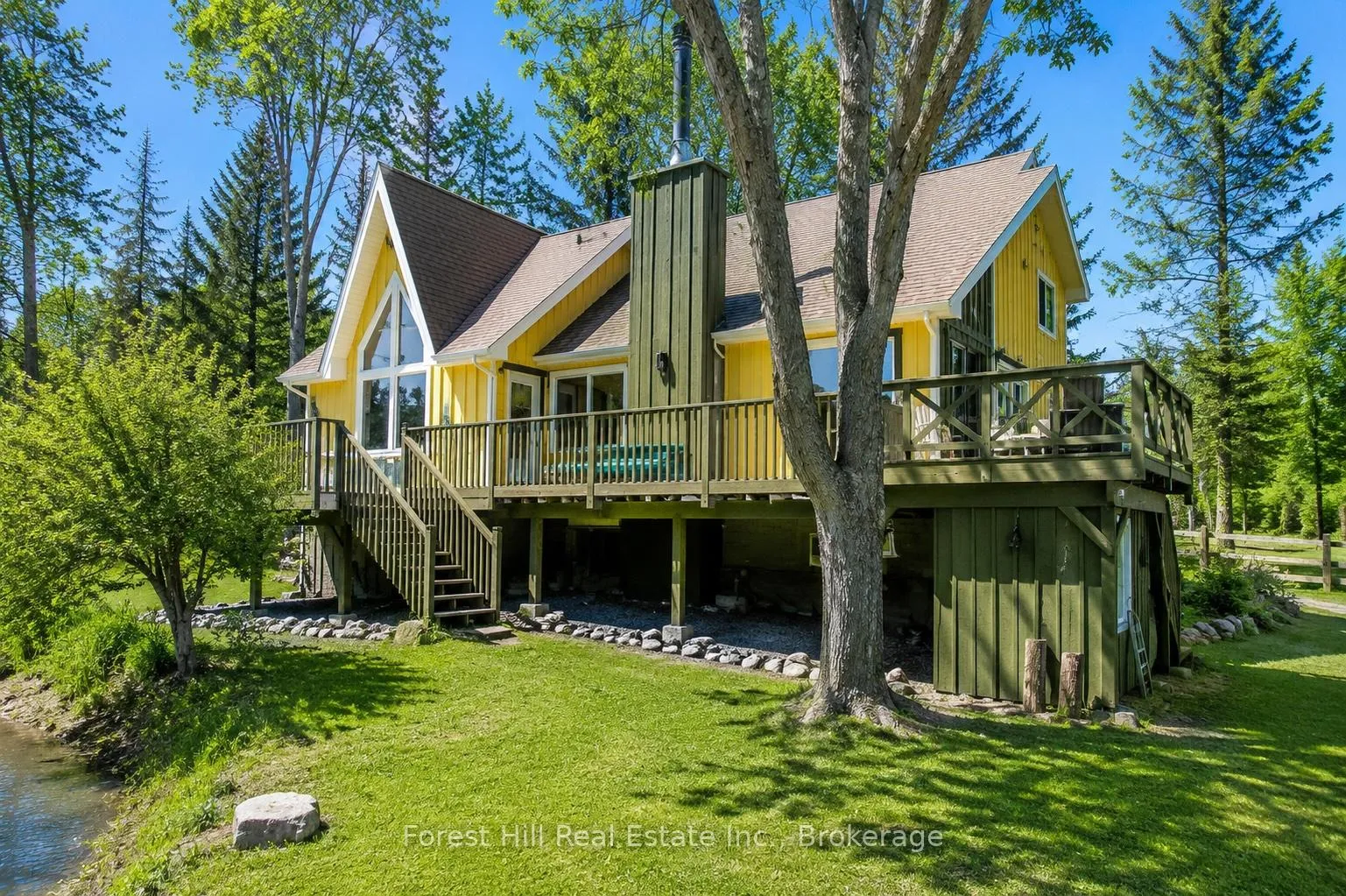 Photo 2 of 246 Northmount Crescent, Blue Mountains — HOMEH