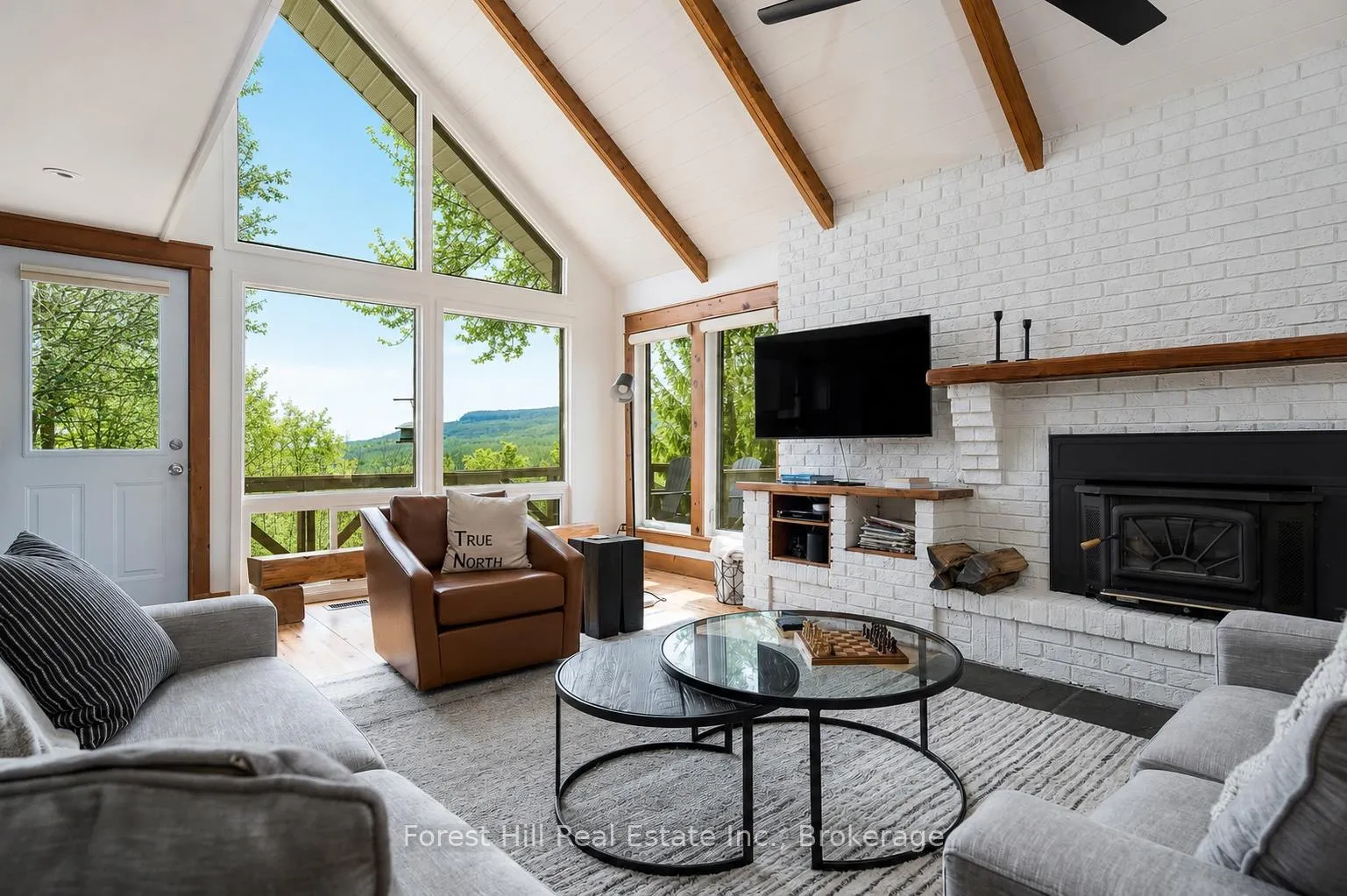 Photo 3 of 246 Northmount Crescent, Blue Mountains — HOMEH