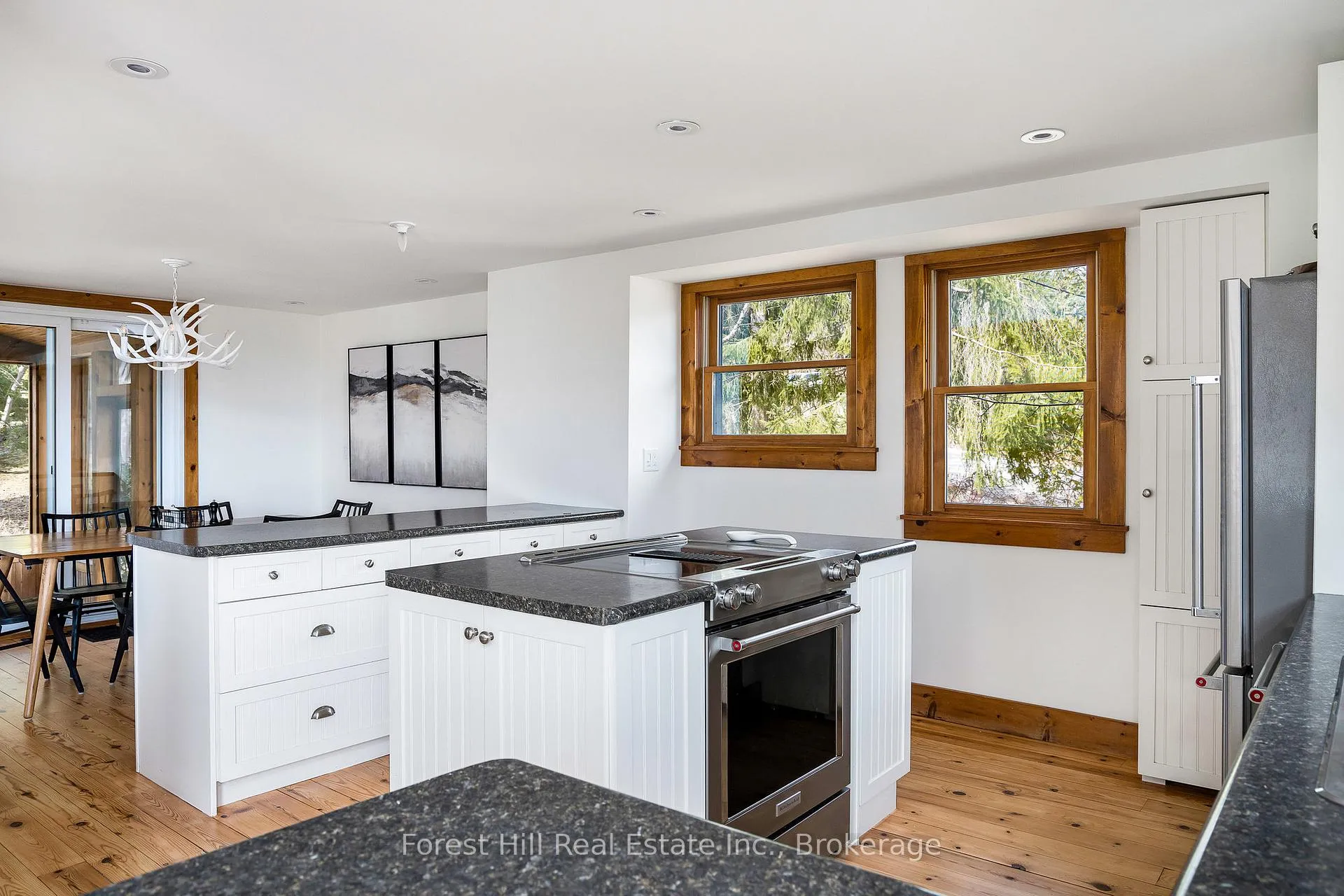 Photo 11 of 246 Northmount Crescent, Blue Mountains — HOMEH