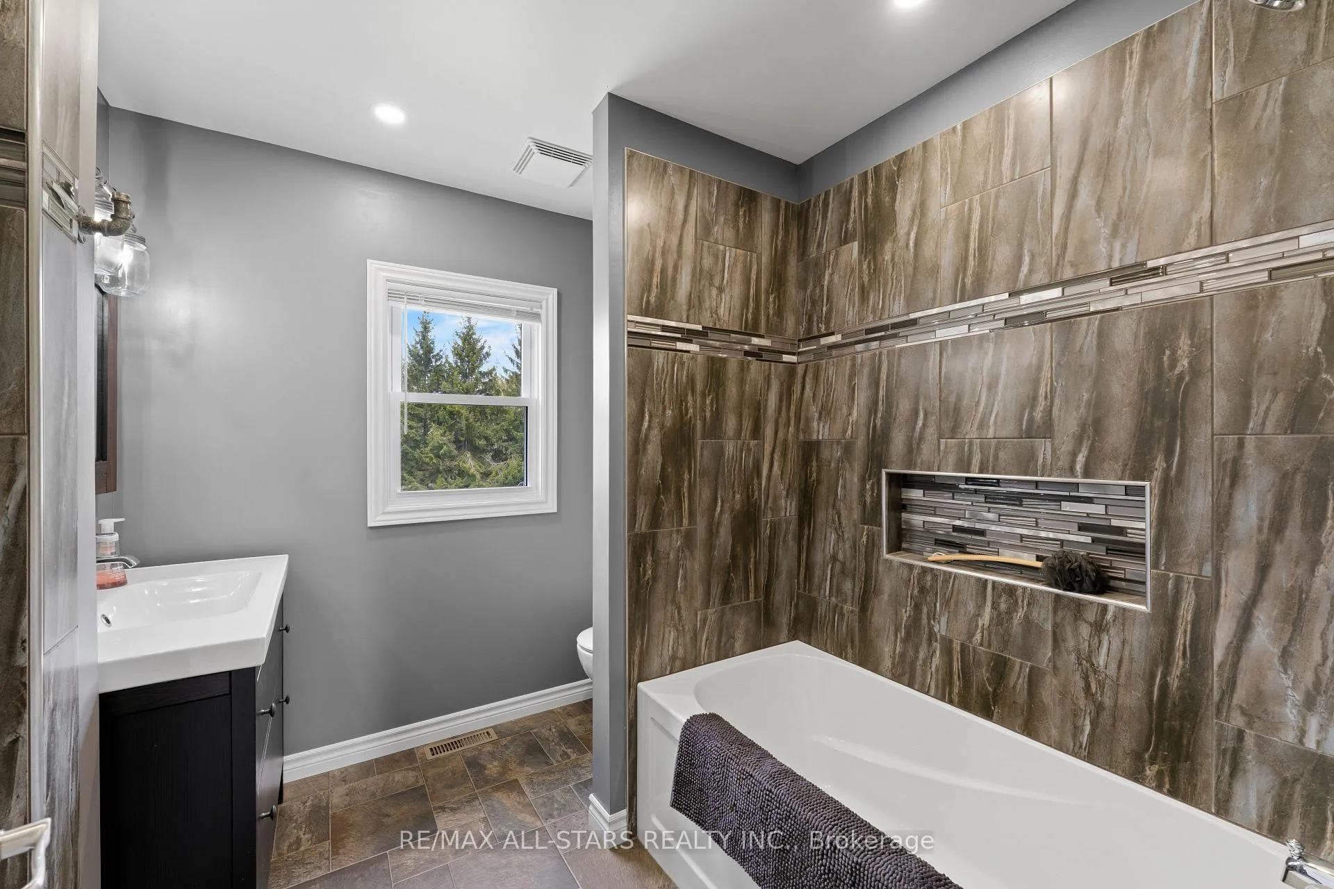 Photo 24 of 255 County Rd 30, Kawartha Lakes, Verulam — HOMEH