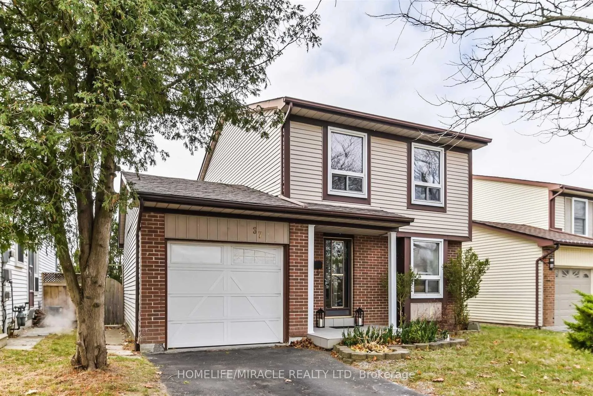 Photo 2 of 37 Banner Crescent, Ajax, South West — HOMEH