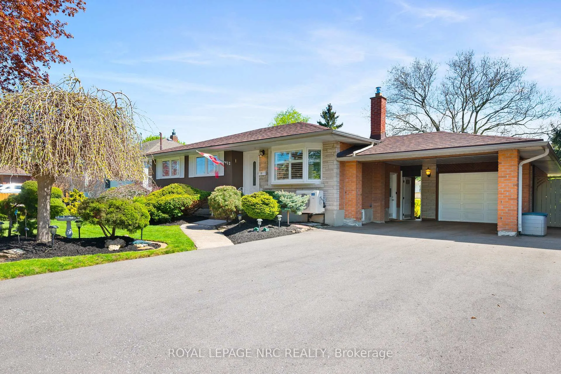 Photo 2 of 12 Glenview Avenue E, St. Catharines, Vine/Linwell — HOMEH