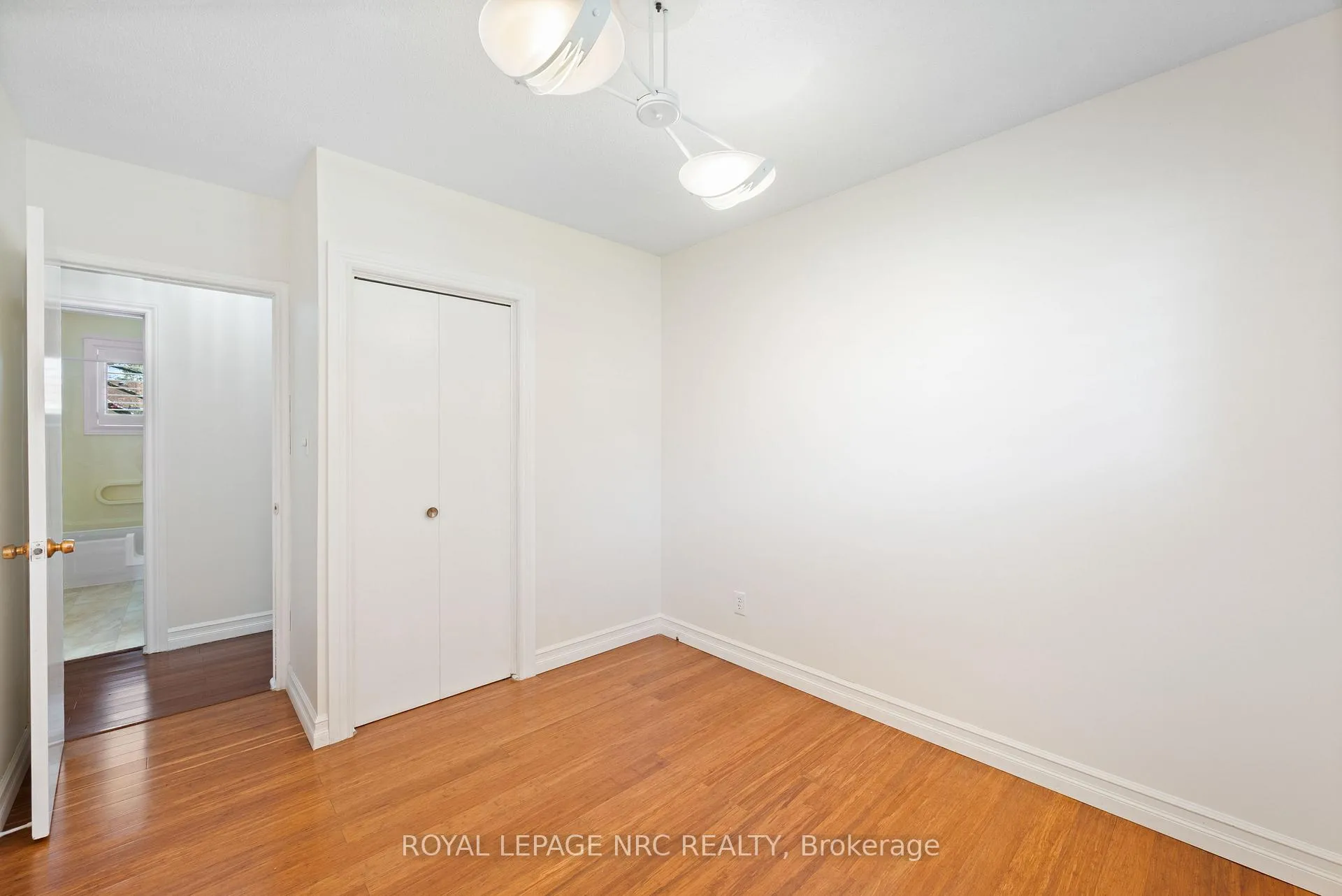 Photo 5 of 12 Glenview Avenue E, St. Catharines, Vine/Linwell — HOMEH