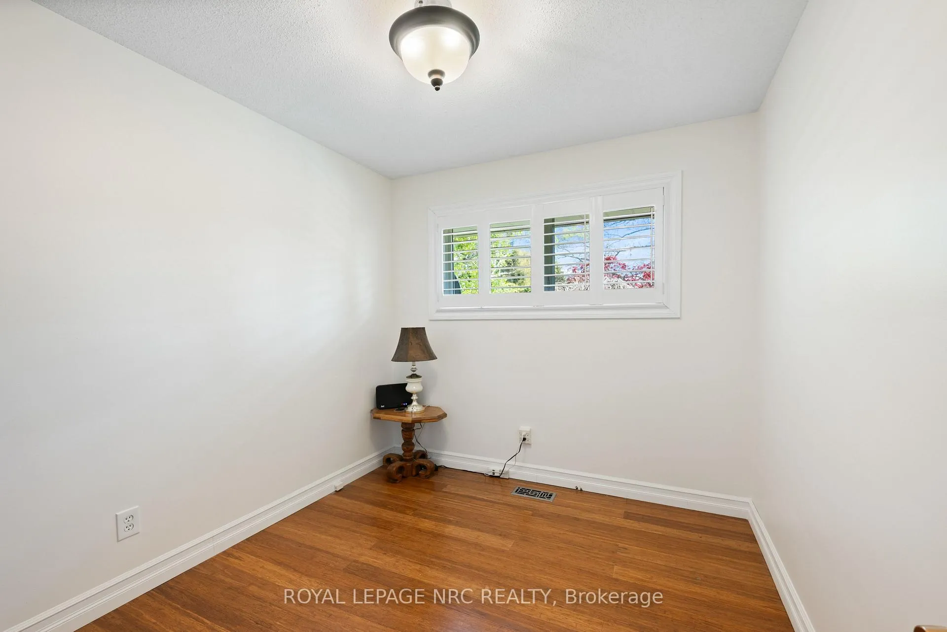 Photo 6 of 12 Glenview Avenue E, St. Catharines, Vine/Linwell — HOMEH
