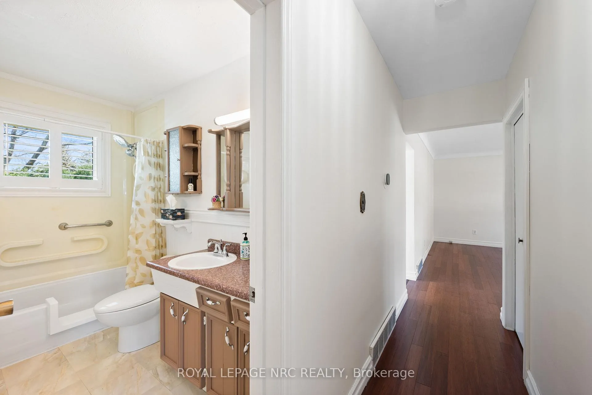 Photo 10 of 12 Glenview Avenue E, St. Catharines, Vine/Linwell — HOMEH