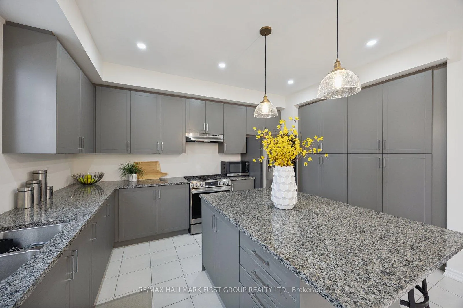 Photo 18 of 50 Westbury Way, Whitby, Brooklin — HOMEH