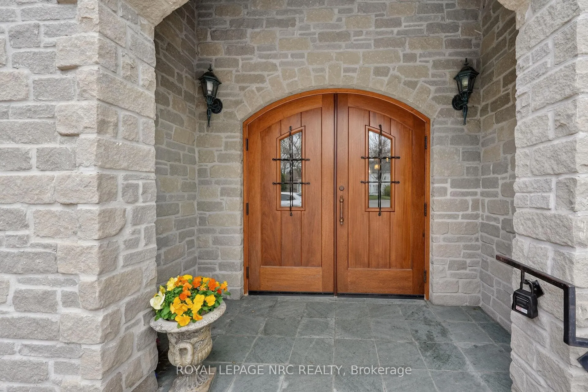 Photo 5 of Unit 302, 55 Main Street, St. Catharines, Port Dalhousie — HOMEH
