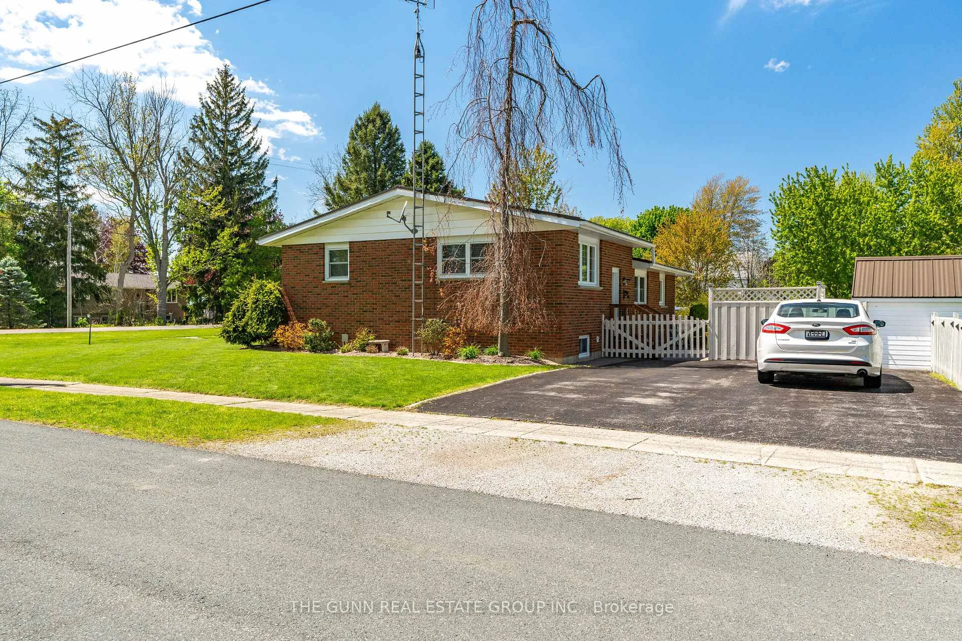 Photo 8 of 197 King Street S, Chatham-Kent, Highgate — HOMEH