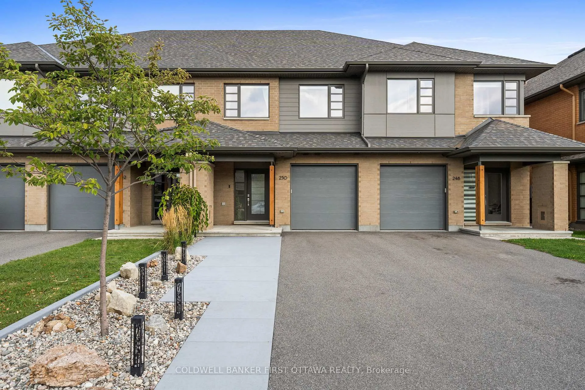 Photo 3 of 250 Big Dipper Street, Ottawa, Riverside South/Gloucester Glen — HOMEH