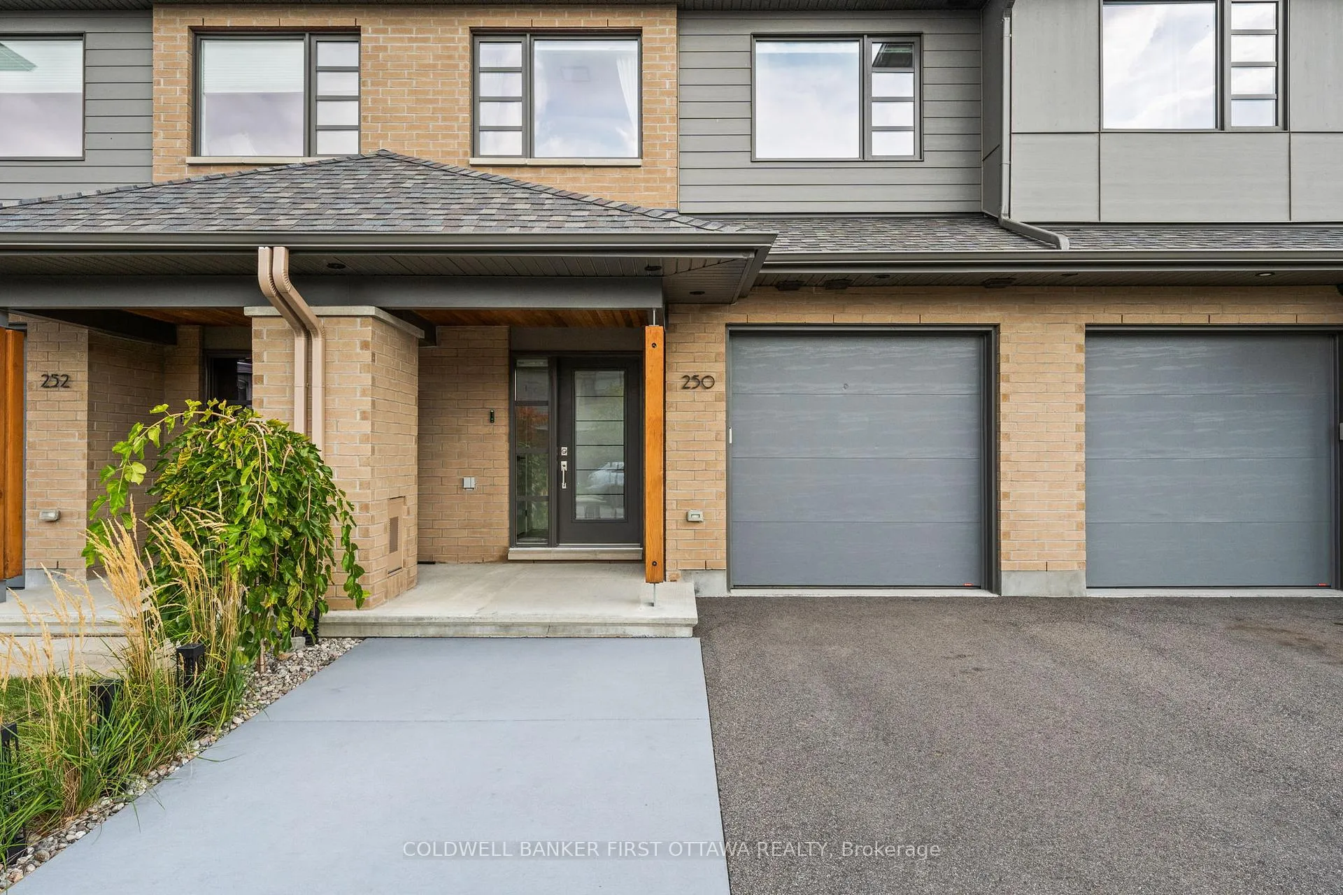 Photo 4 of 250 Big Dipper Street, Ottawa, Riverside South/Gloucester Glen — HOMEH