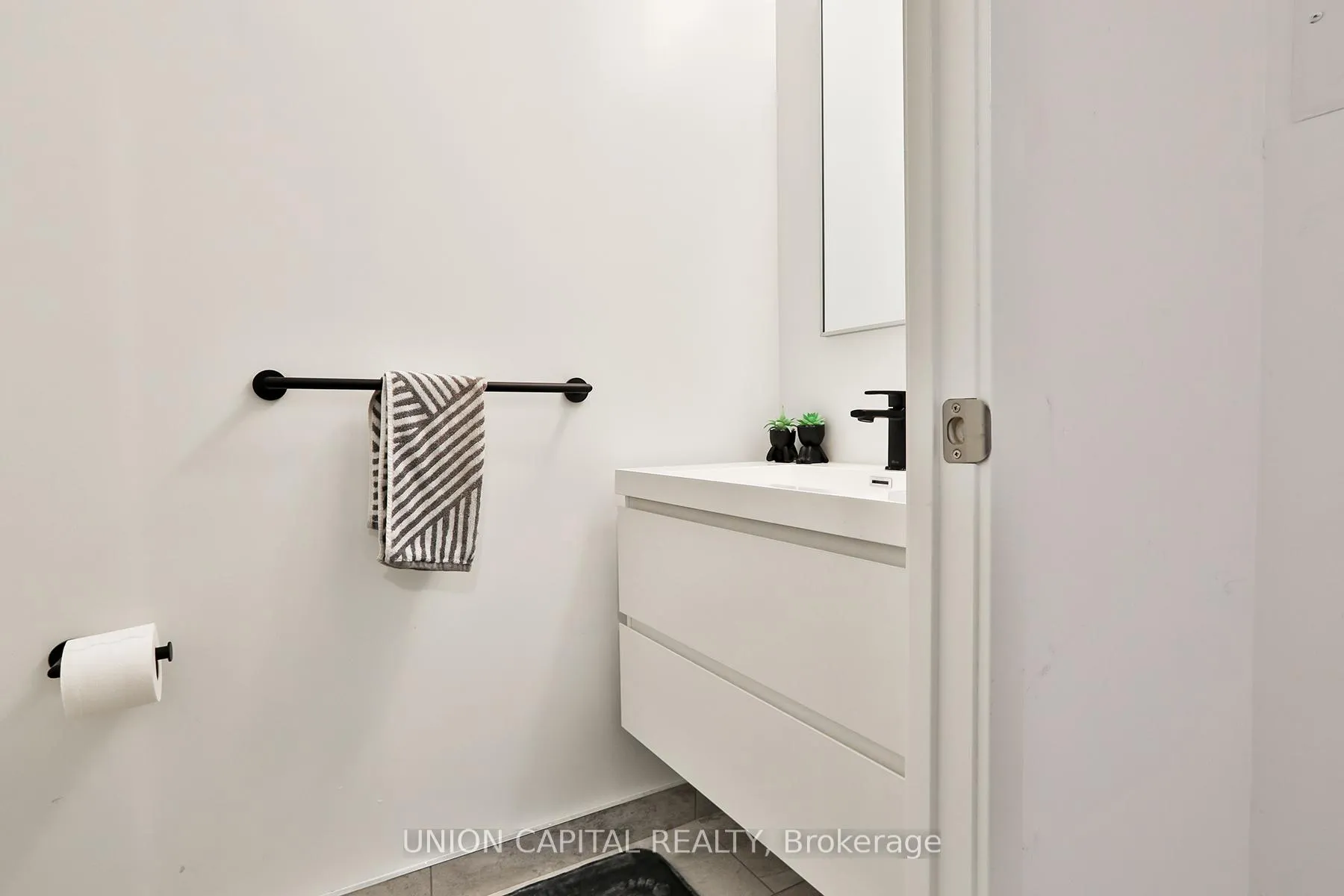 Photo 14 of Unit 1601B, 292 Verdale Crossing, Markham, Unionville — HOMEH